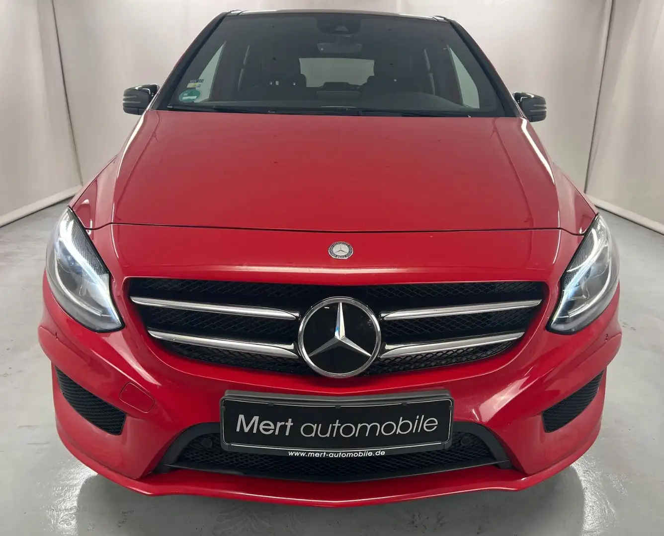 Mercedes-Benz B 220 d*AMG*MOTOR NEU MB MIT RG*4M*PANO*DISTR*TOT Rojo - 2