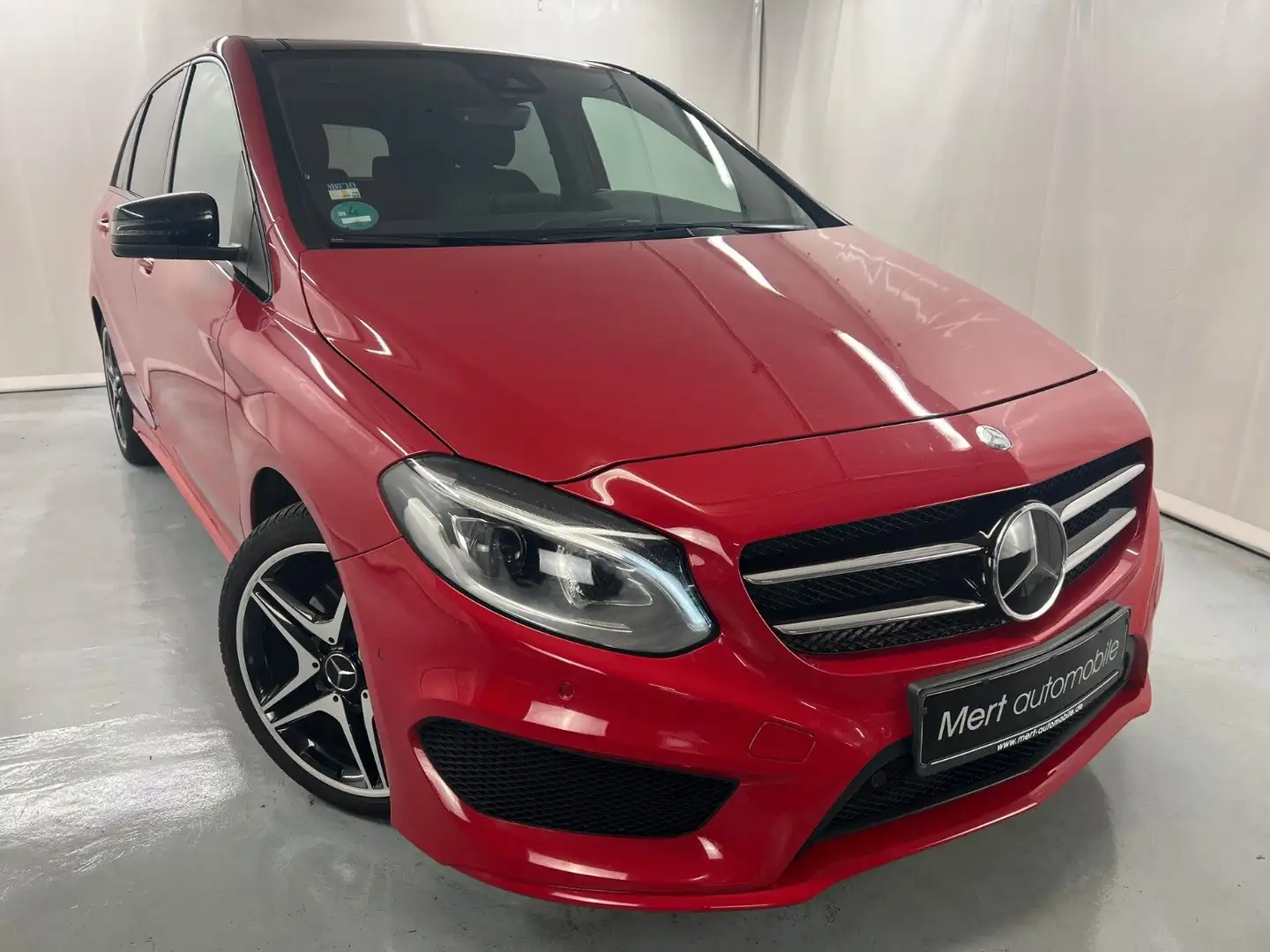 Mercedes-Benz B 220 d*AMG*MOTOR NEU MB MIT RG*4M*PANO*DISTR*TOT Rojo - 1