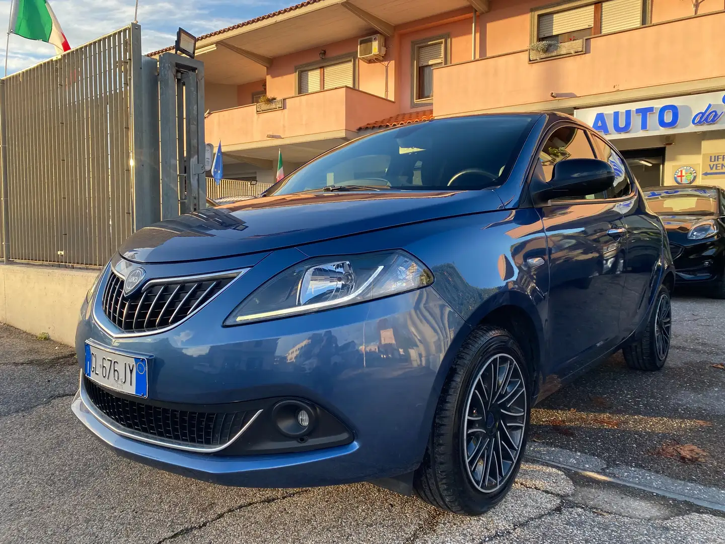 Lancia Ypsilon 1.0 hybrid 5posti GOLD UConnect touch APPCarplay Blau - 1