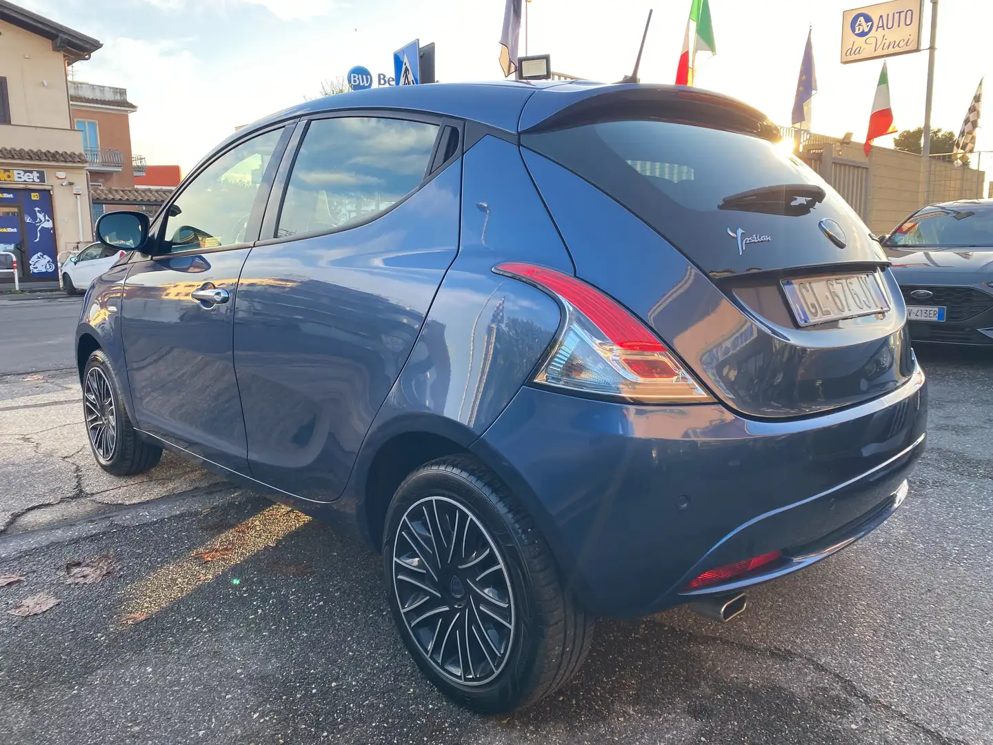 Lancia Ypsilon 1.0 hybrid 5posti GOLD UConnect touch APPCarplay Blau - 2