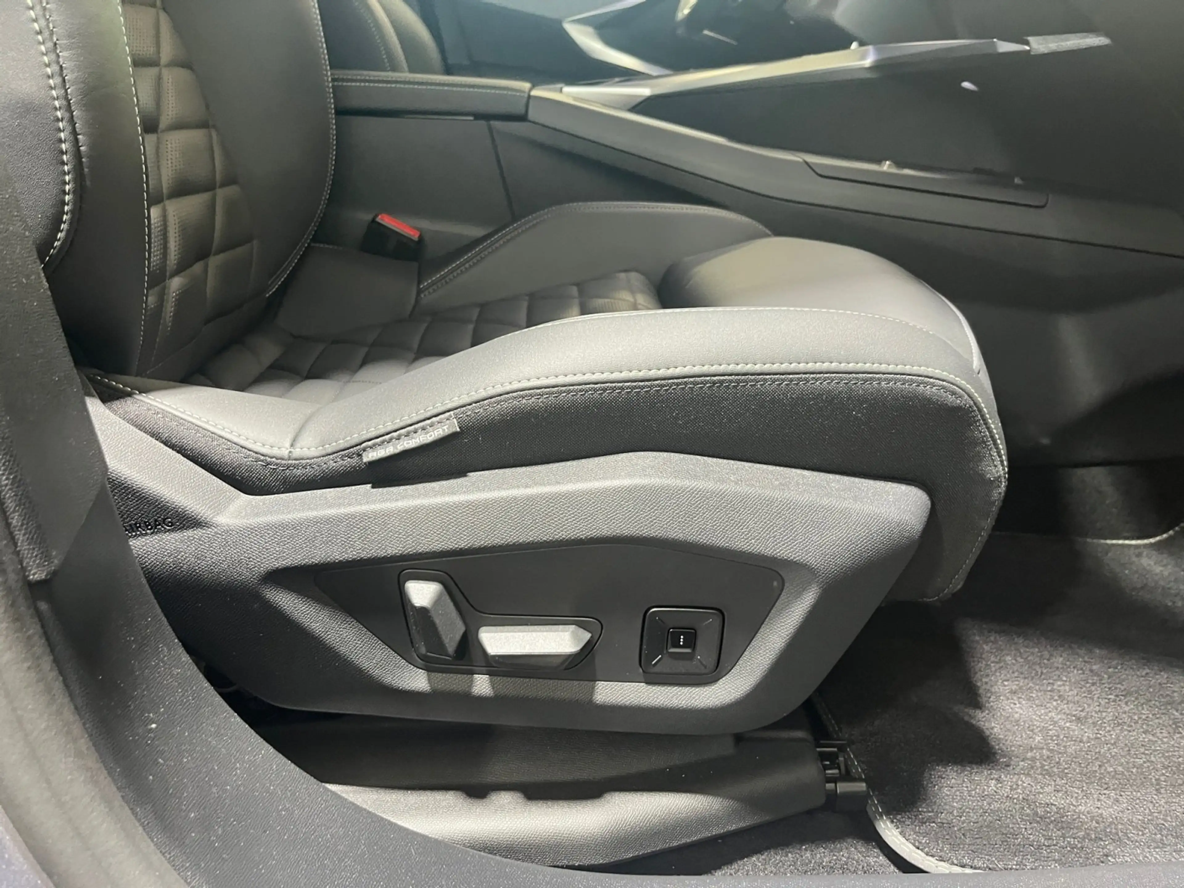 Peugeot 5008 1.2 136 W GT ACC LED Navi SHZ 2xKlima Kam. — photo 20