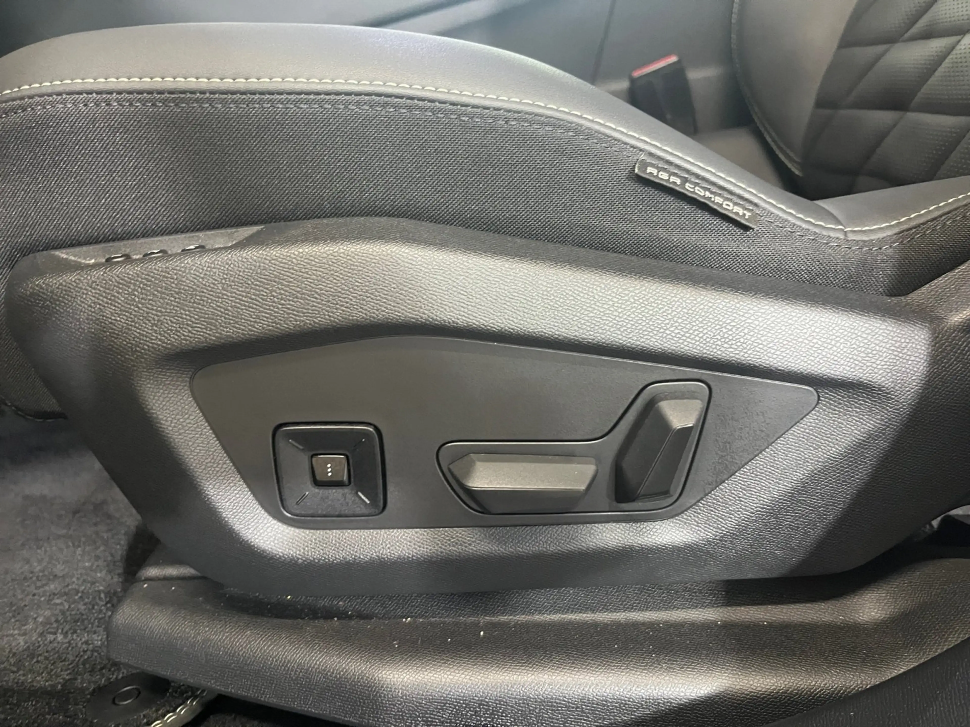 Peugeot 5008 1.2 136 W GT ACC LED Navi SHZ 2xKlima Kam. — photo 18
