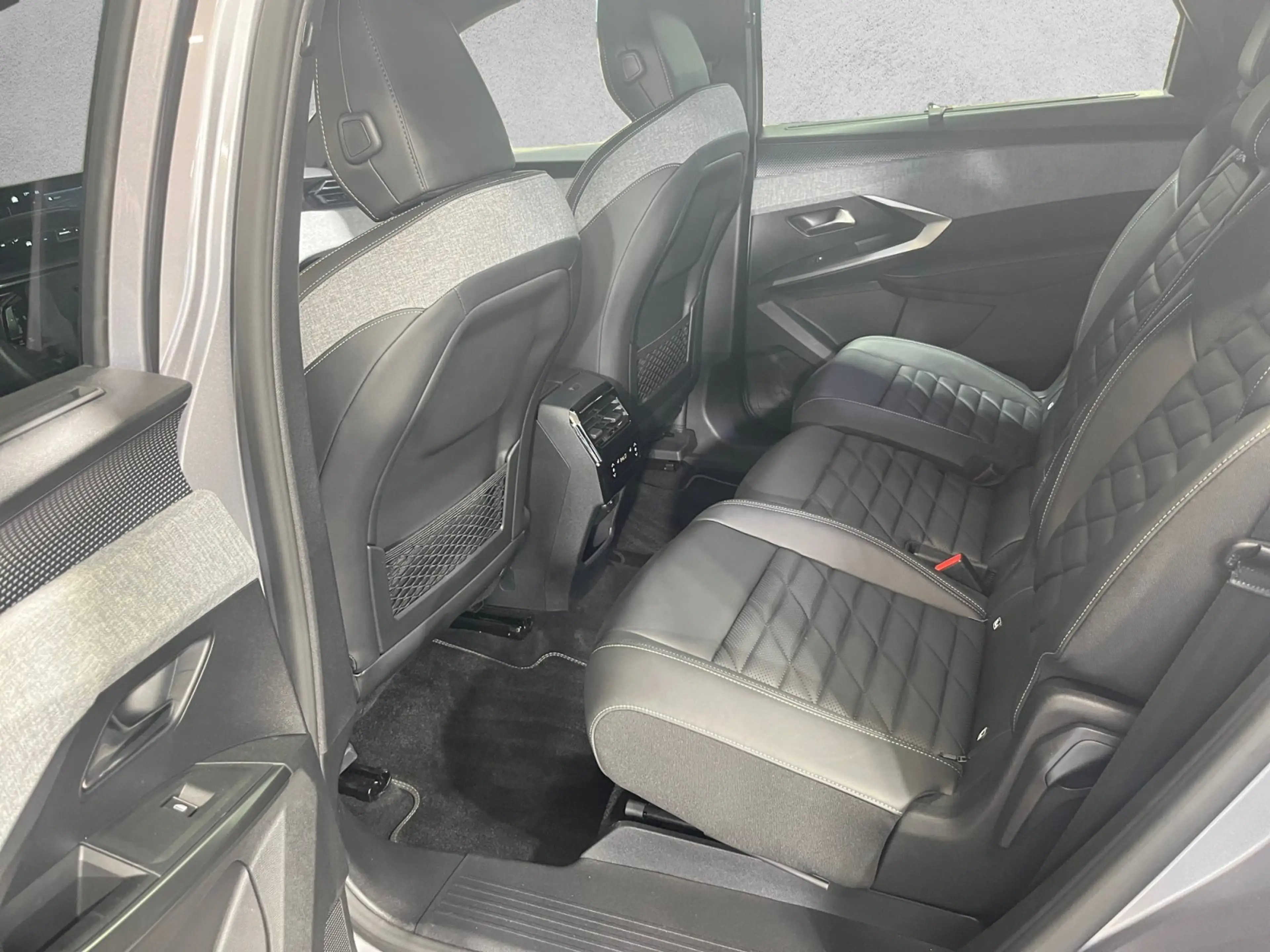 Peugeot 5008 1.2 136 W GT ACC LED Navi SHZ 2xKlima Kam. — photo 7