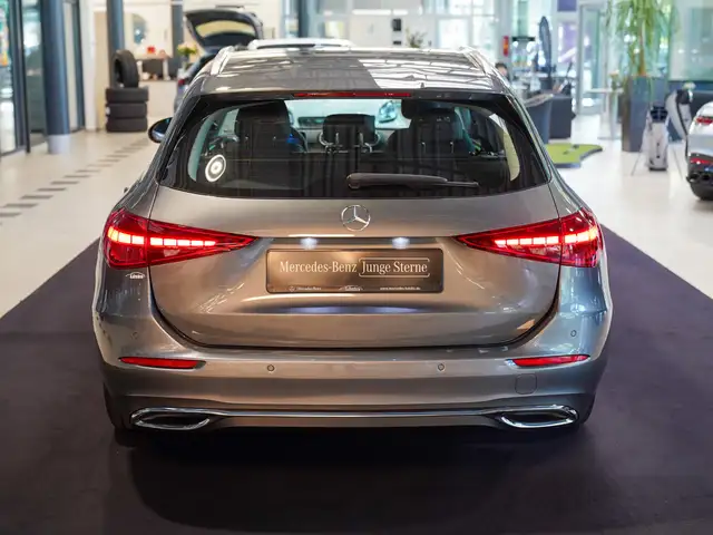 Mercedes-Benz C-Class view 4