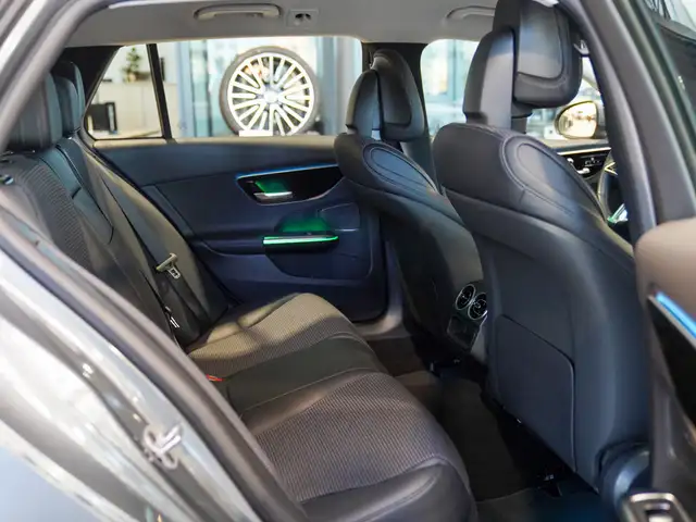 Mercedes-Benz C-Class view 13