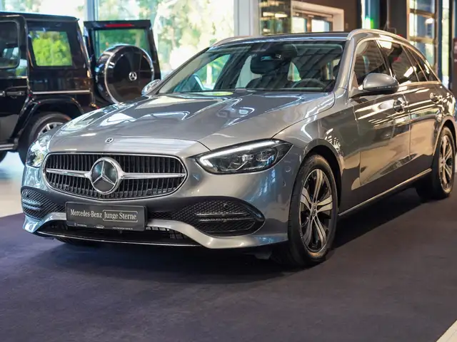 Mercedes-Benz C-Class view 8