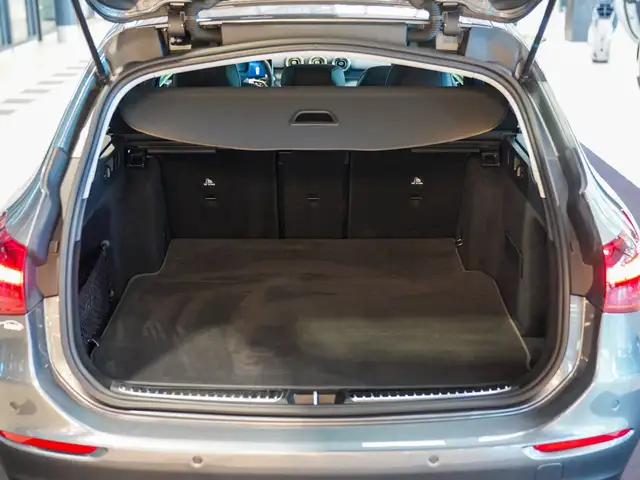 Mercedes-Benz C-Class view 5