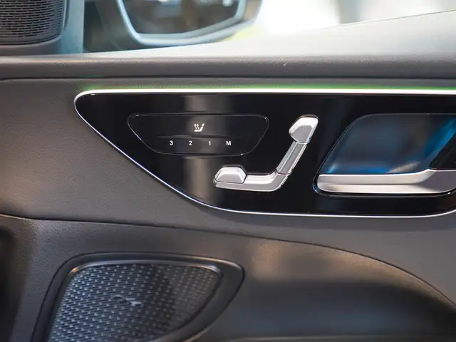 Mercedes-Benz C-Class view 12