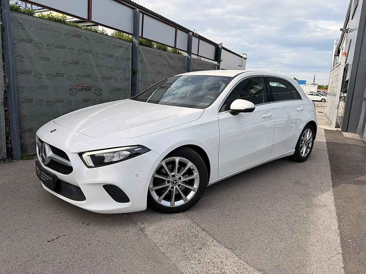Mercedes-Benz A 180 d Aut. Weiß - 2