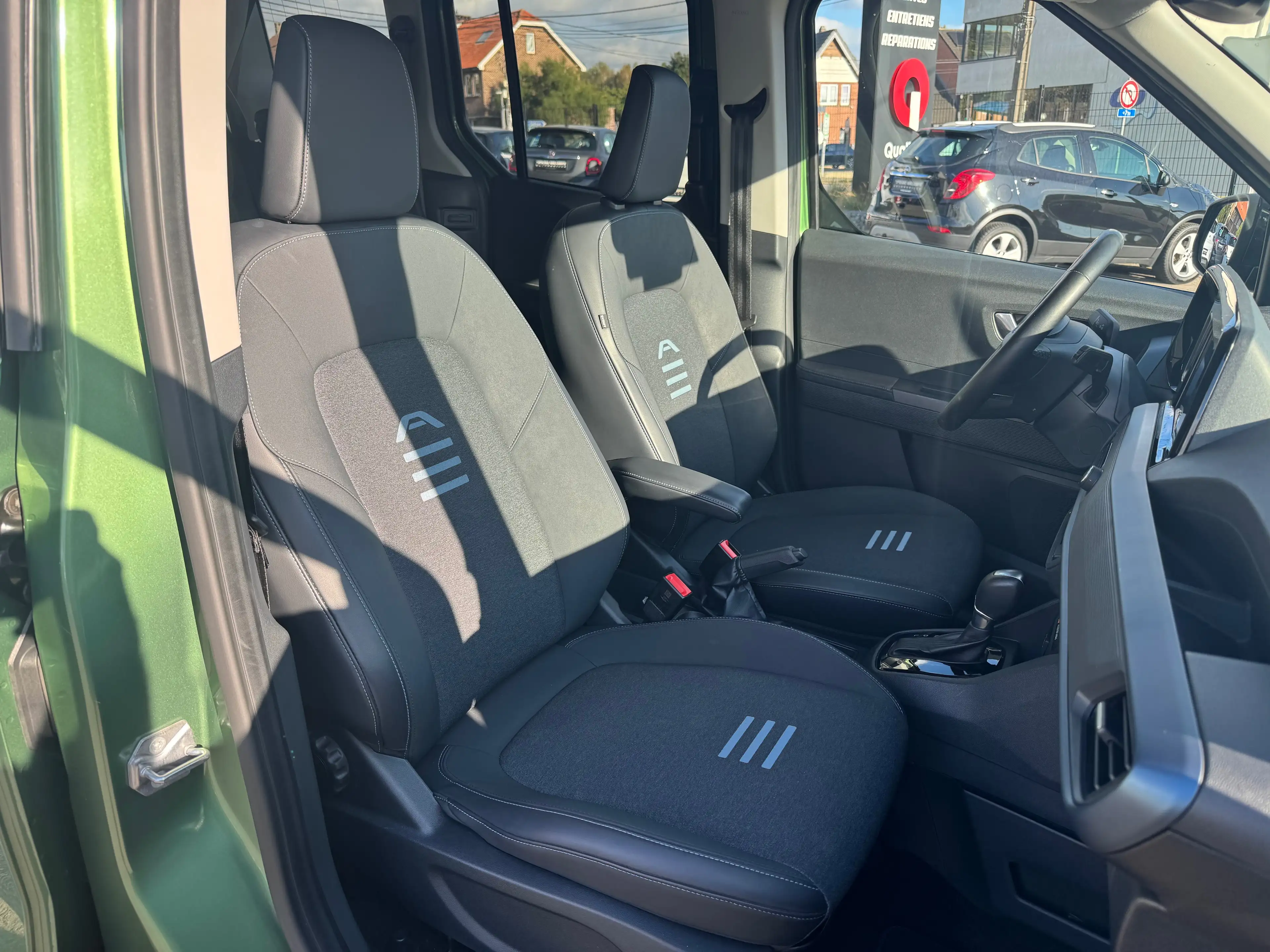 Ford Tourneo Courier 1.0 EcoBoost Active AUTO / NAV / CARPLAY / AIRCO / CAMERA / GARANTIE — photo 7