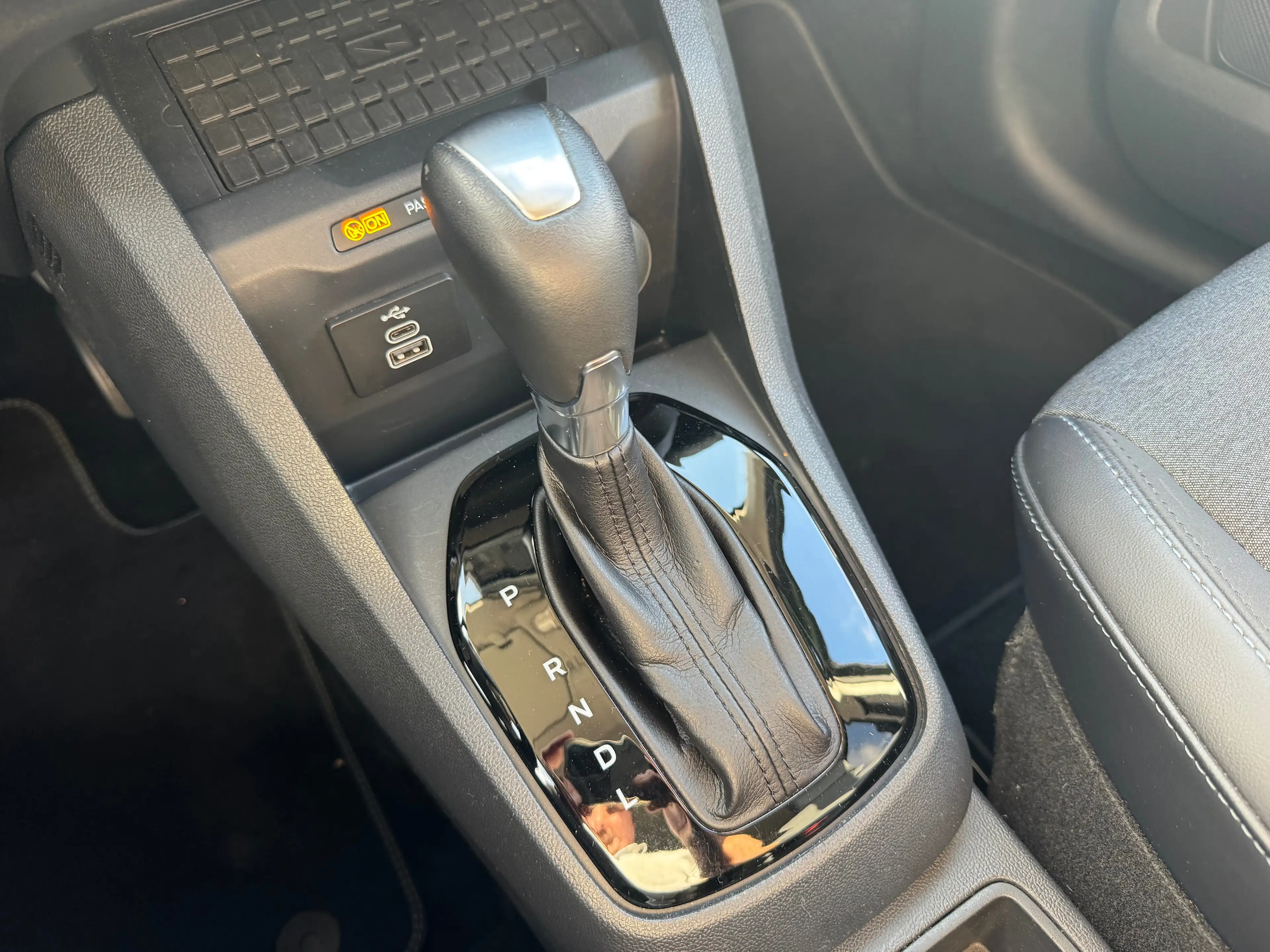 Ford Tourneo Courier 1.0 EcoBoost Active AUTO / NAV / CARPLAY / AIRCO / CAMERA / GARANTIE — photo 13