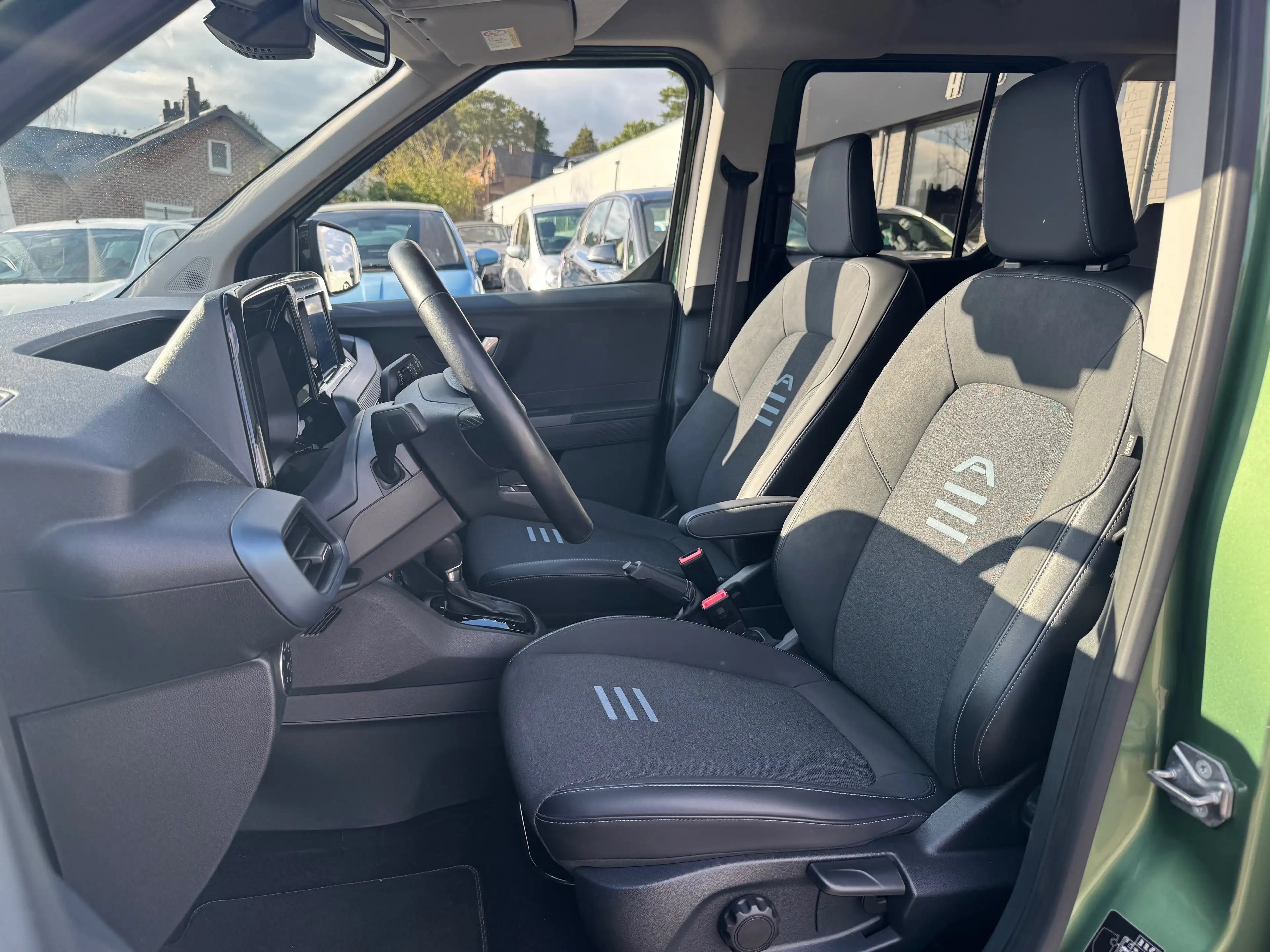 Ford Tourneo Courier 1.0 EcoBoost Active AUTO / NAV / CARPLAY / AIRCO / CAMERA / GARANTIE — photo 6
