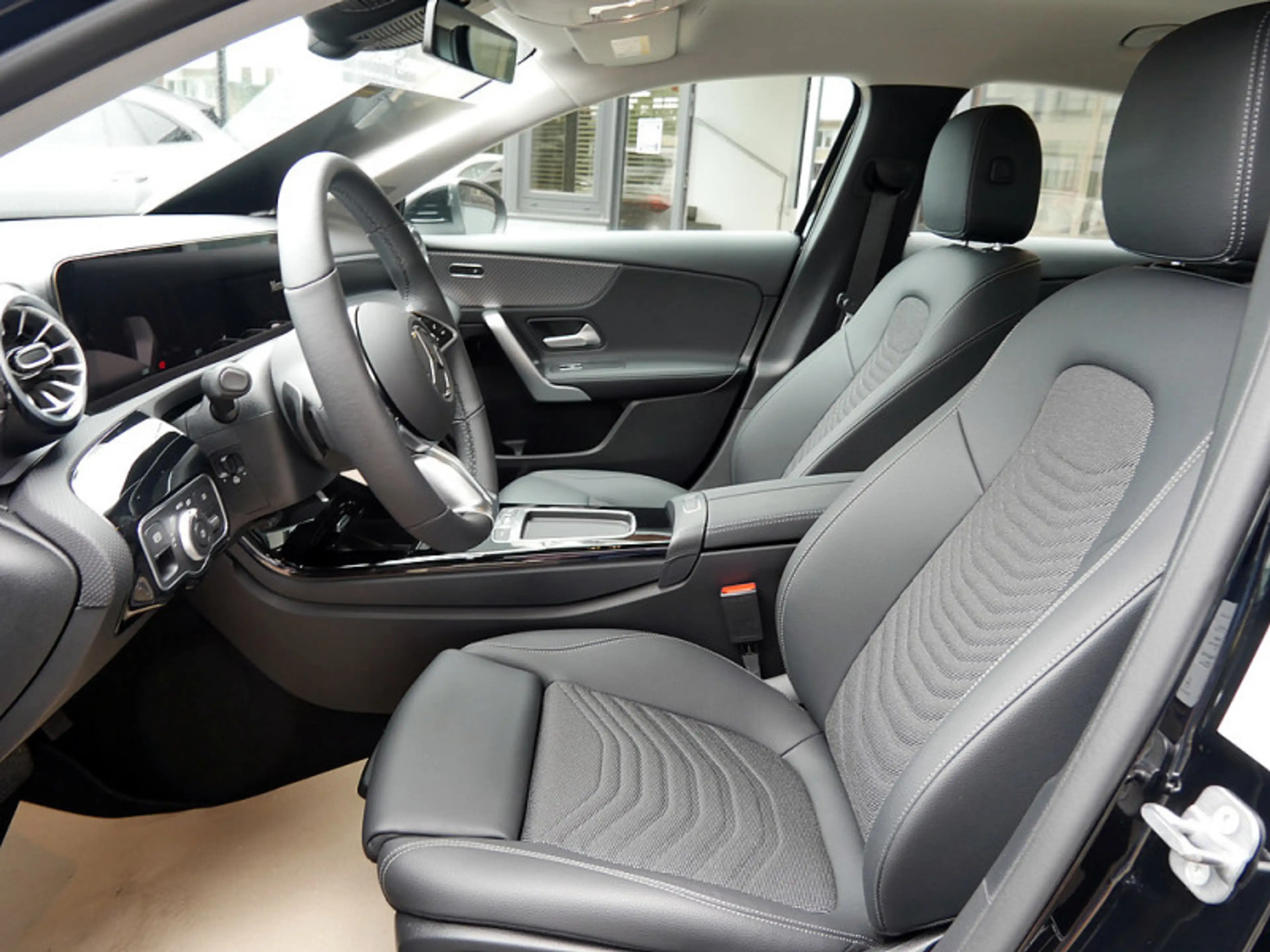 Mercedes-Benz A 220 4M // PROGRESSIVE MULTI DISTR KAMERA SPUR — photo 15