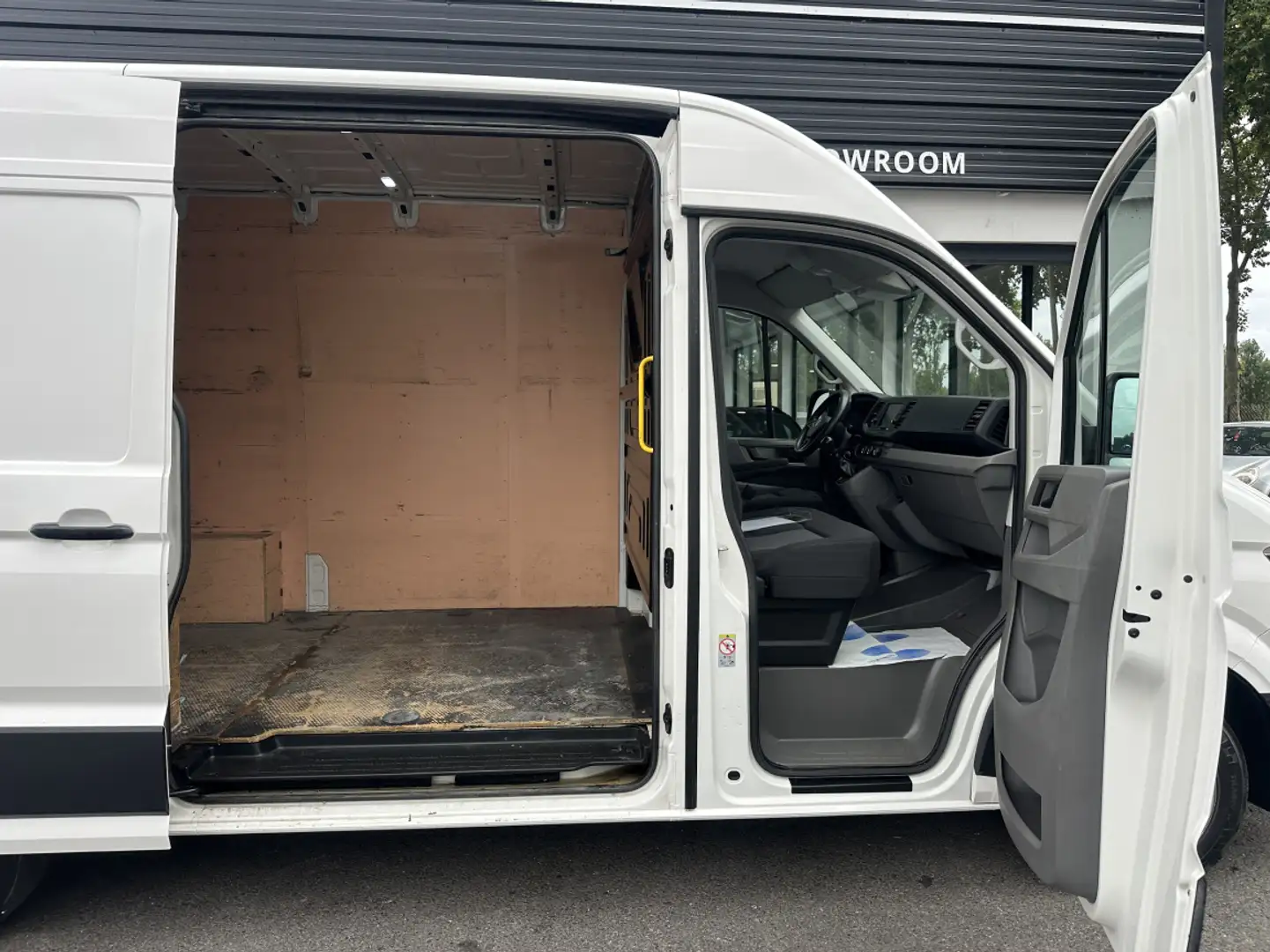 Volkswagen Crafter PROCAB 35 L3H3 2.0 TDI 140 CH - 2