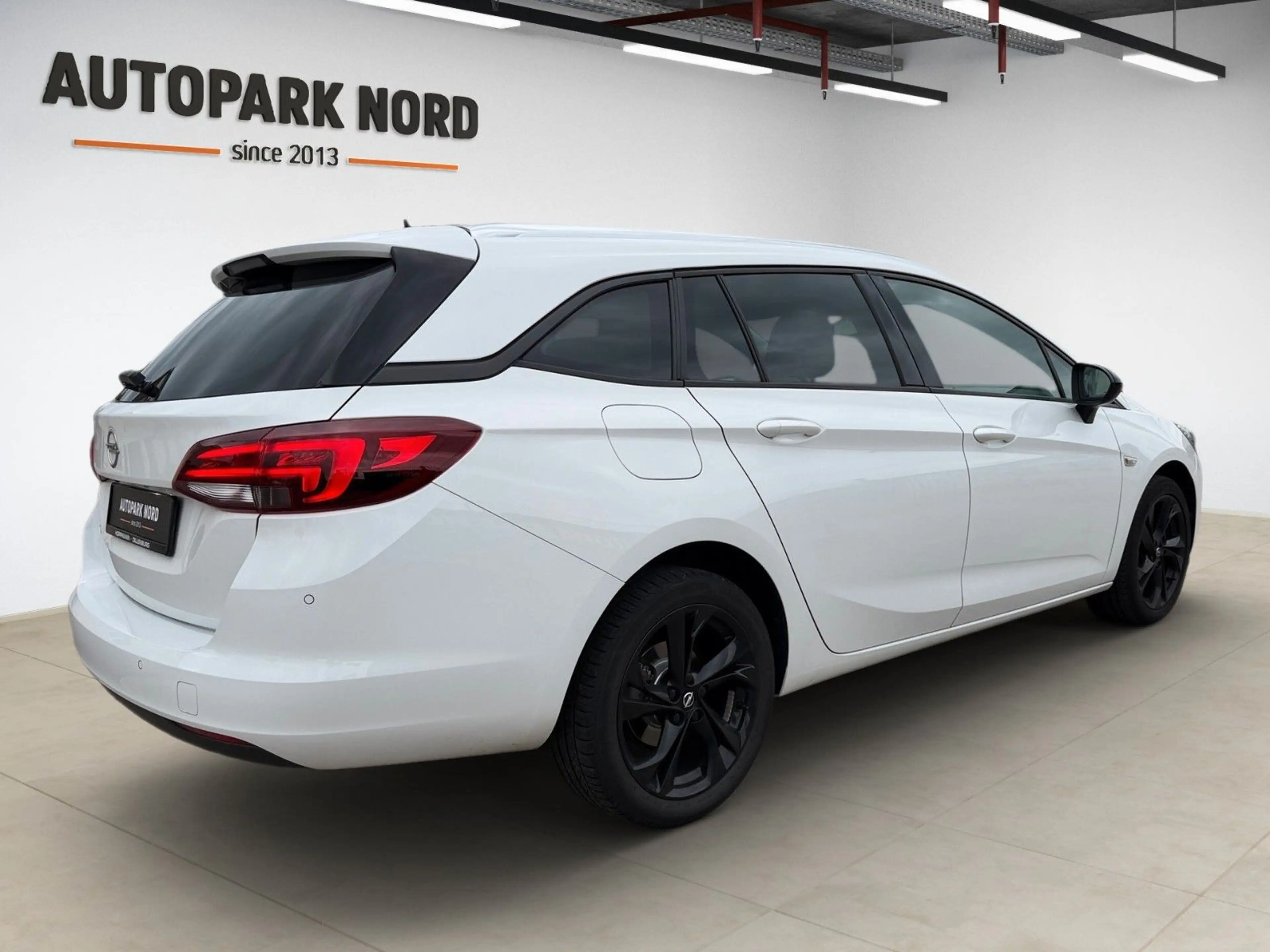 Opel Astra K 1.4 Turbo Sports Tourer ON Start/Stop — photo 4