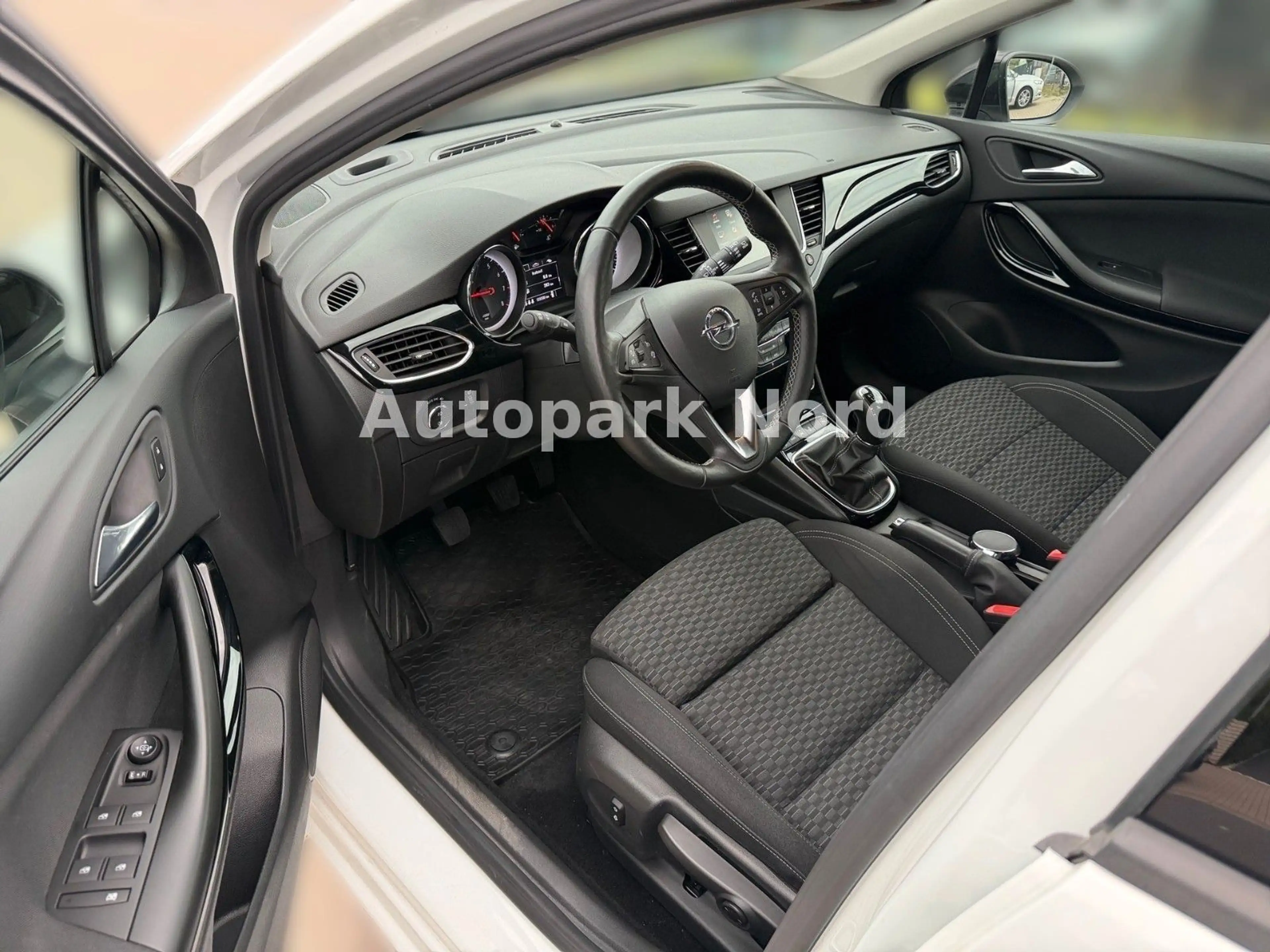 Opel Astra K 1.4 Turbo Sports Tourer ON Start/Stop — photo 15