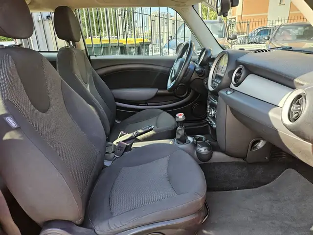 Mini Hatch view 11
