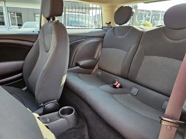 Mini Hatch view 9