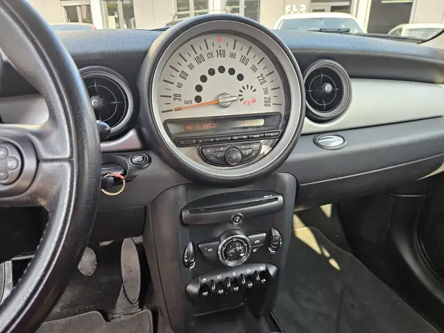 Mini Hatch view 14