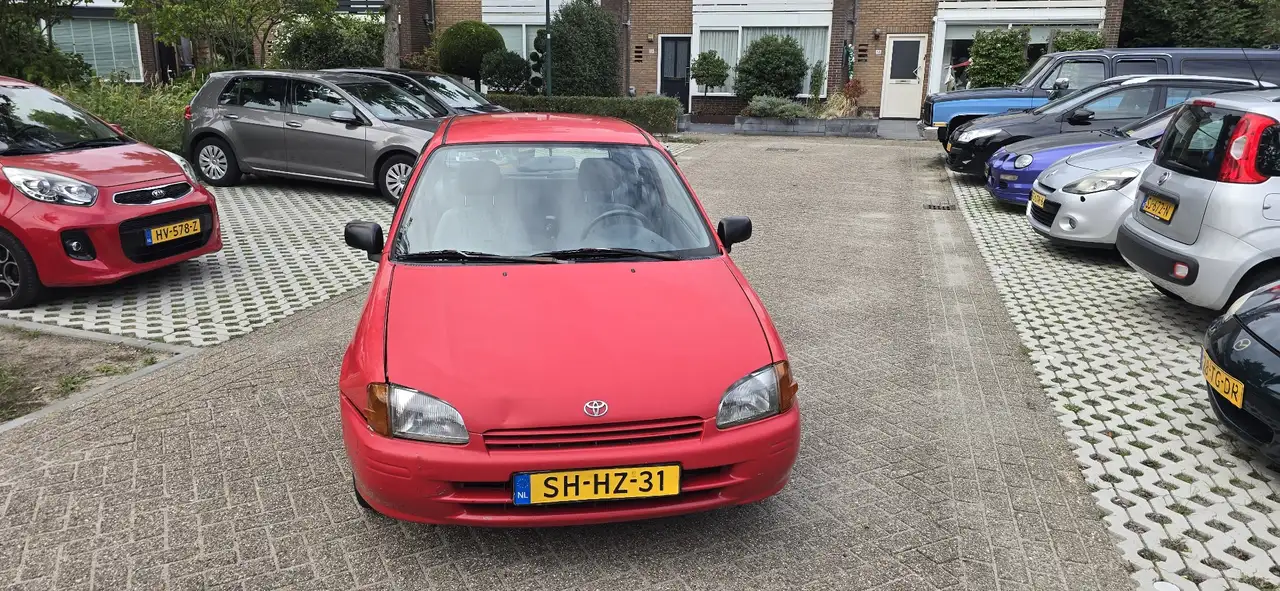 Toyota Starlet 1.3-16V, foto 3