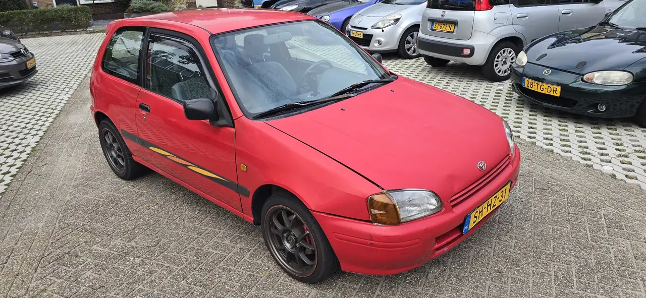 Toyota Starlet 1.3-16V, foto 2
