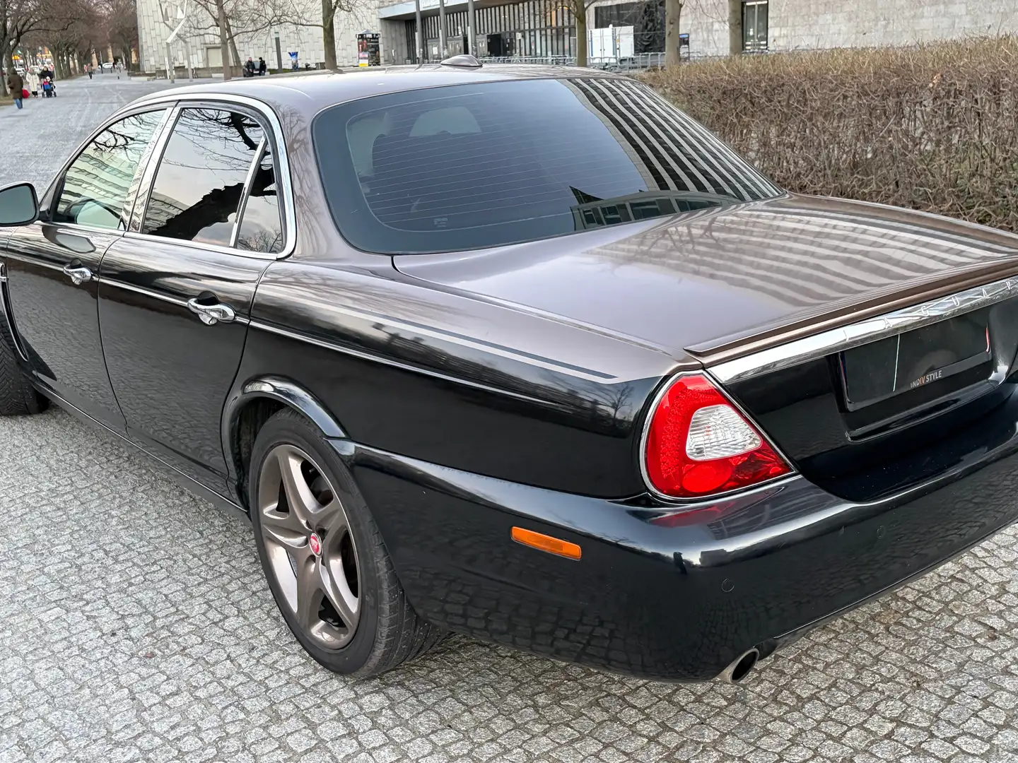 Jaguar XJ8 XJ8 4.2 Executive Sonderlack BiColor Noir - 2