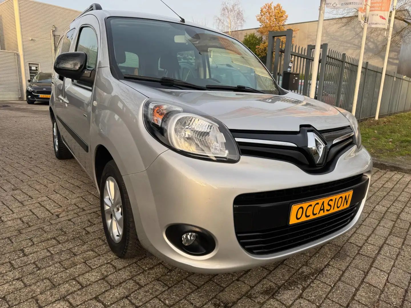 Renault Kangoo Family 1.2 TCe limited edition, navi, cruise, elec Silber - 2