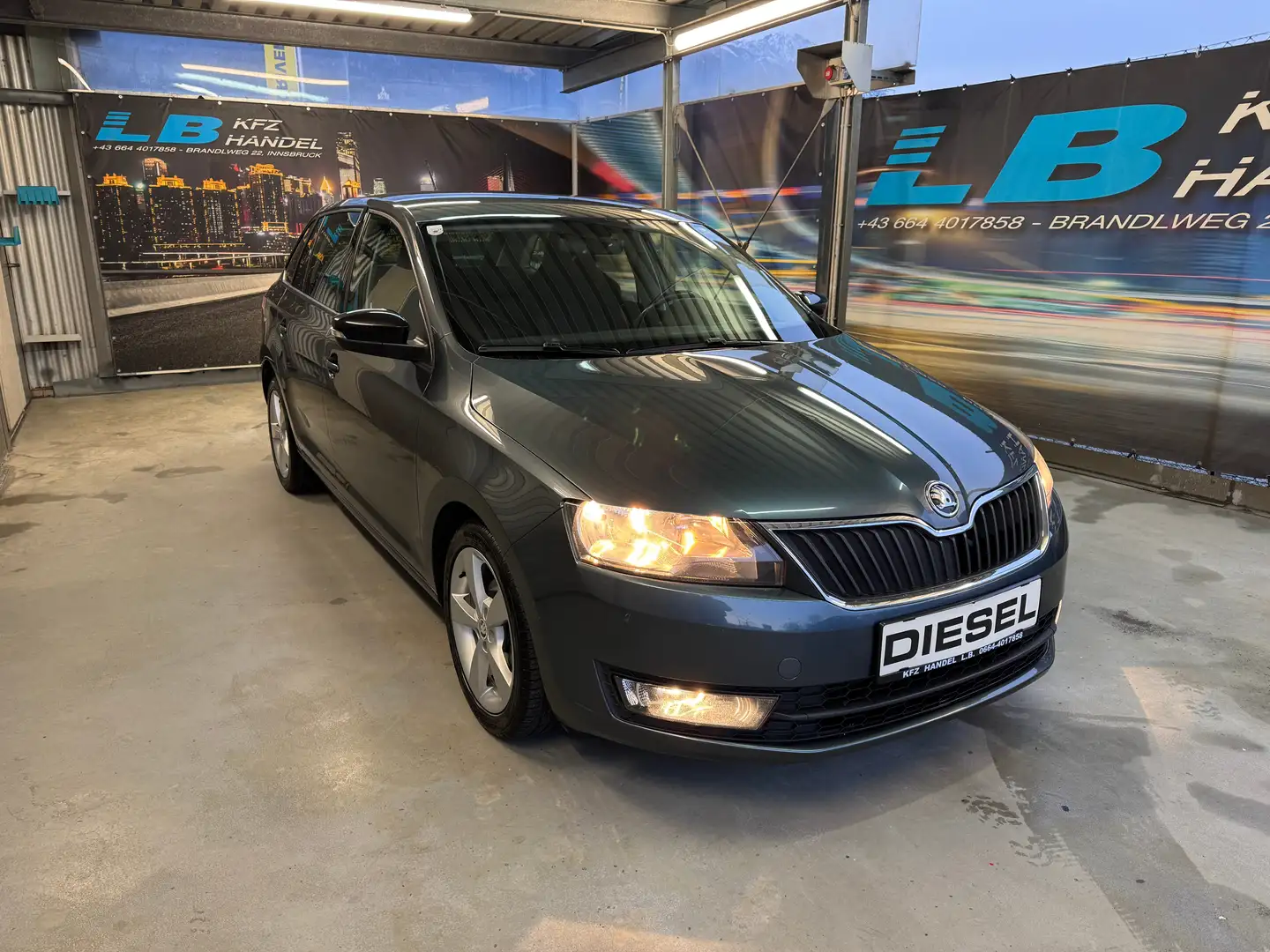 Skoda Rapid/Spaceback Ambition Grau - 1