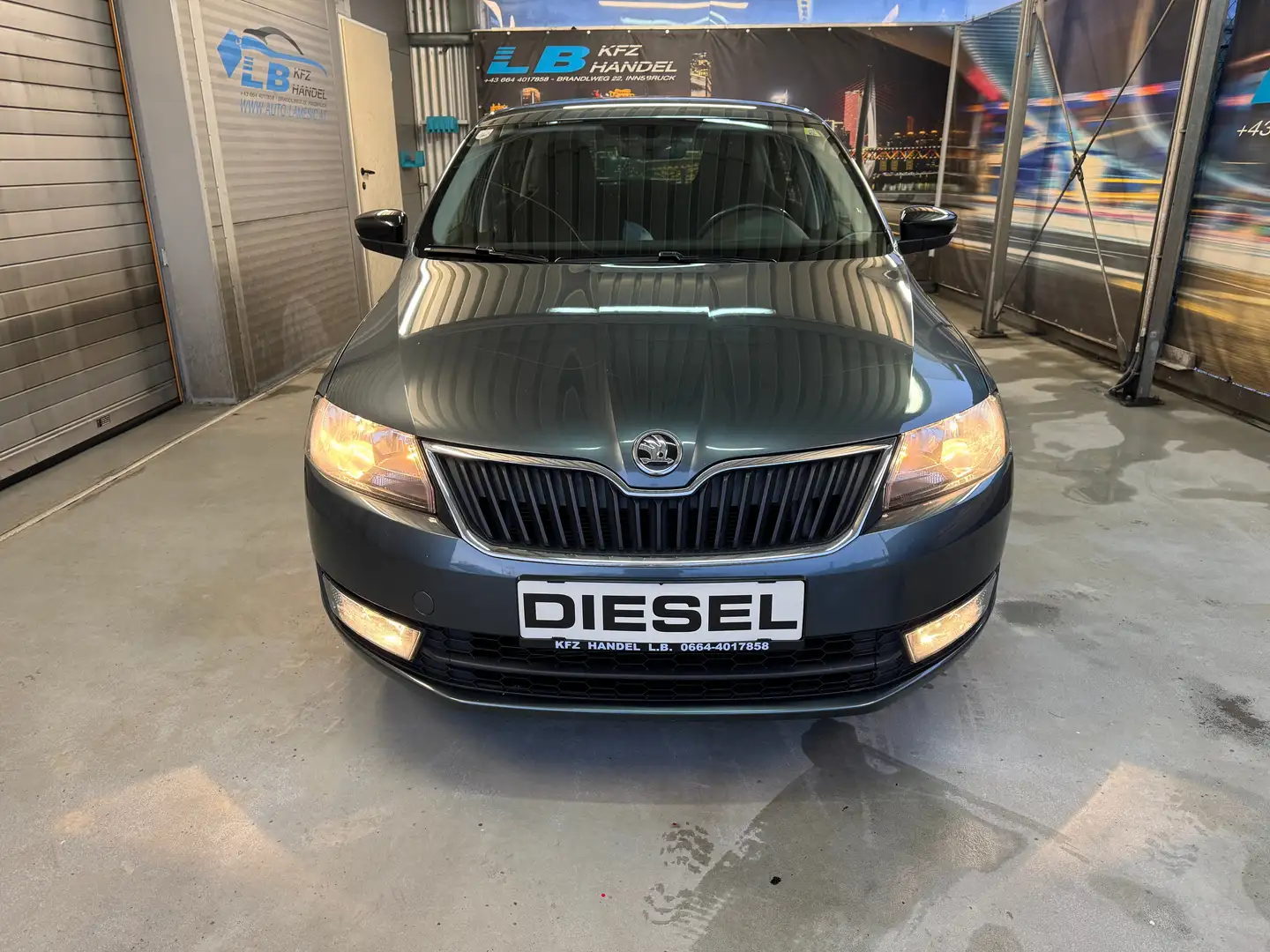Skoda Rapid/Spaceback Ambition Grau - 2