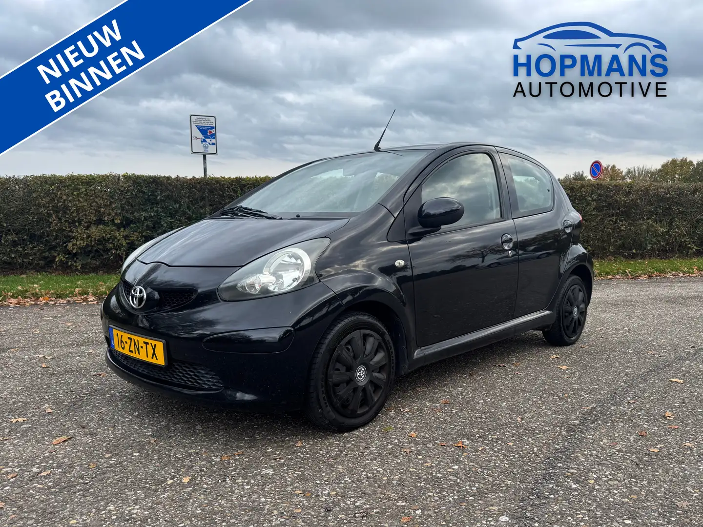 Toyota Aygo 1.0 12V | 5-deurs | Airco Zwart - 1