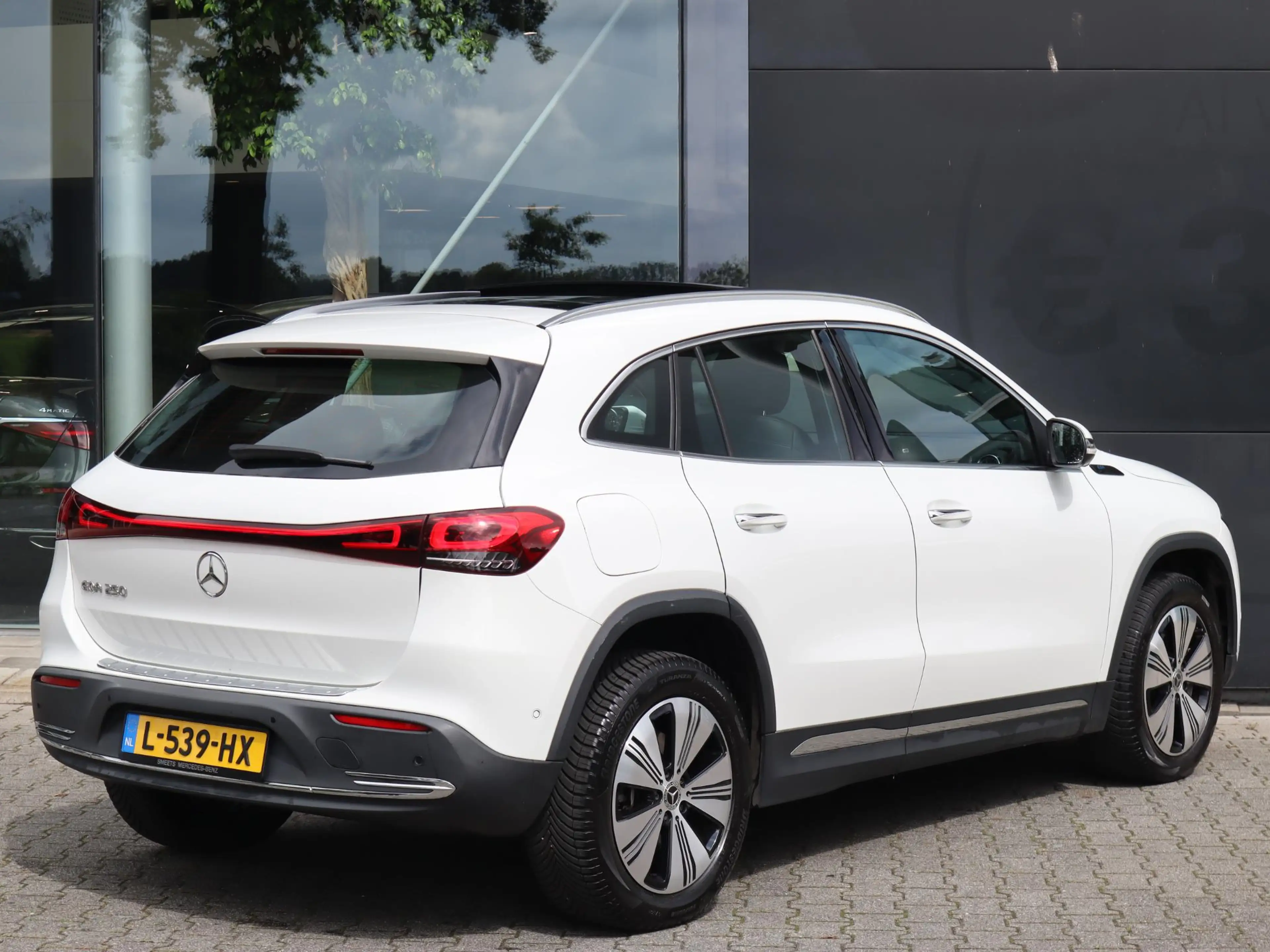 Mercedes-Benz EQA 250 Business Solution Luxury 67 kWh l Stoelverwarming — photo 2
