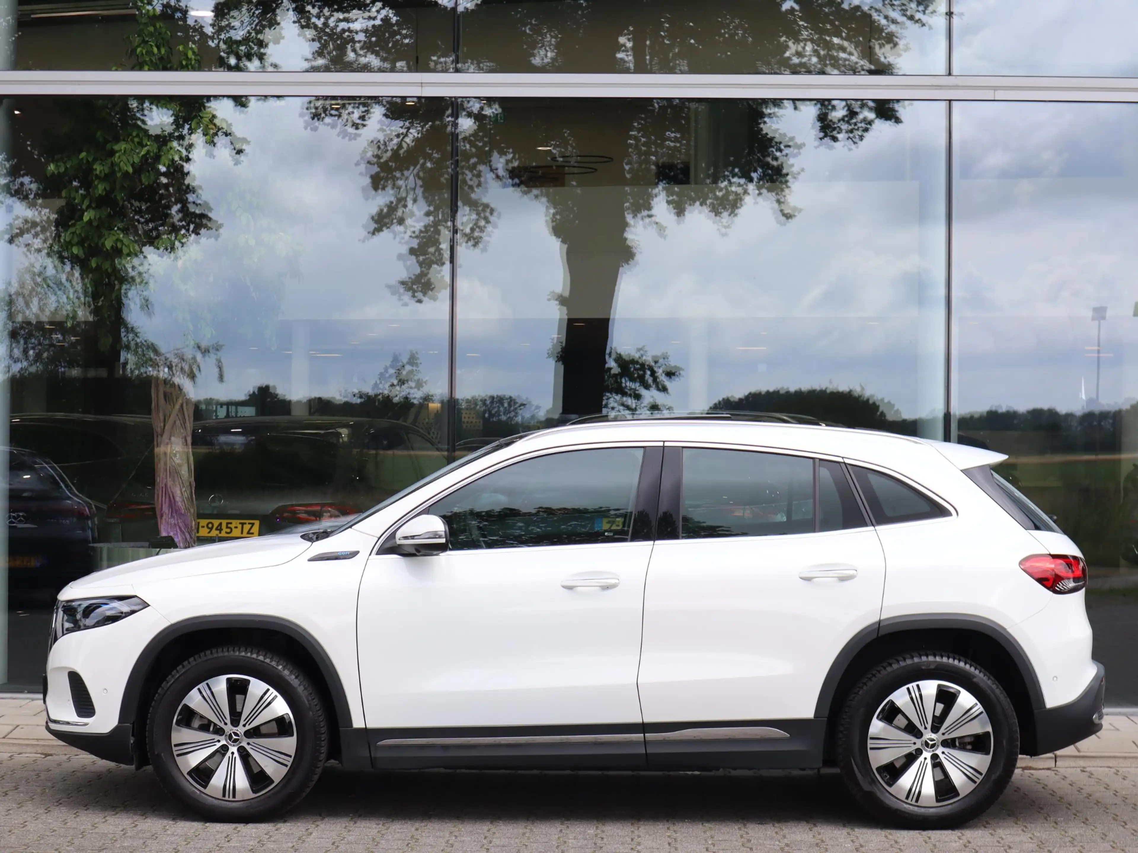 Mercedes-Benz EQA 250 Business Solution Luxury 67 kWh l Stoelverwarming — photo 4