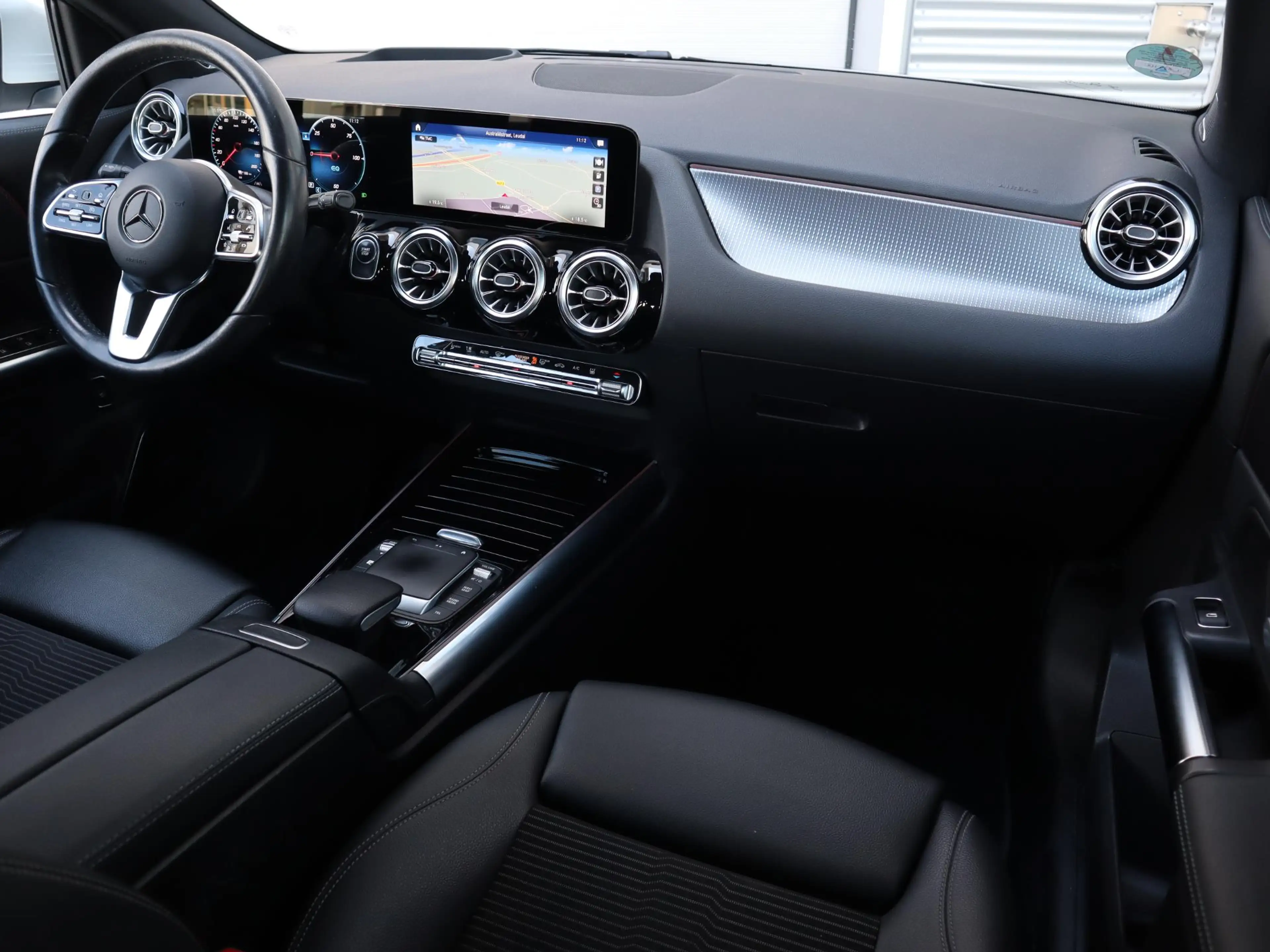 Mercedes-Benz EQA 250 Business Solution Luxury 67 kWh l Stoelverwarming — photo 3
