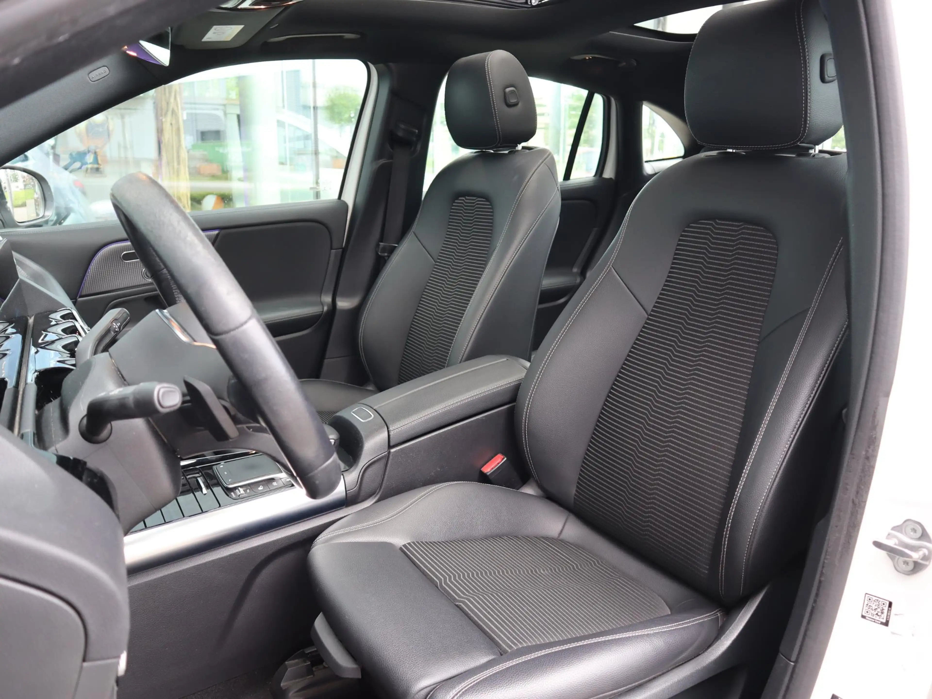 Mercedes-Benz EQA 250 Business Solution Luxury 67 kWh l Stoelverwarming — photo 13