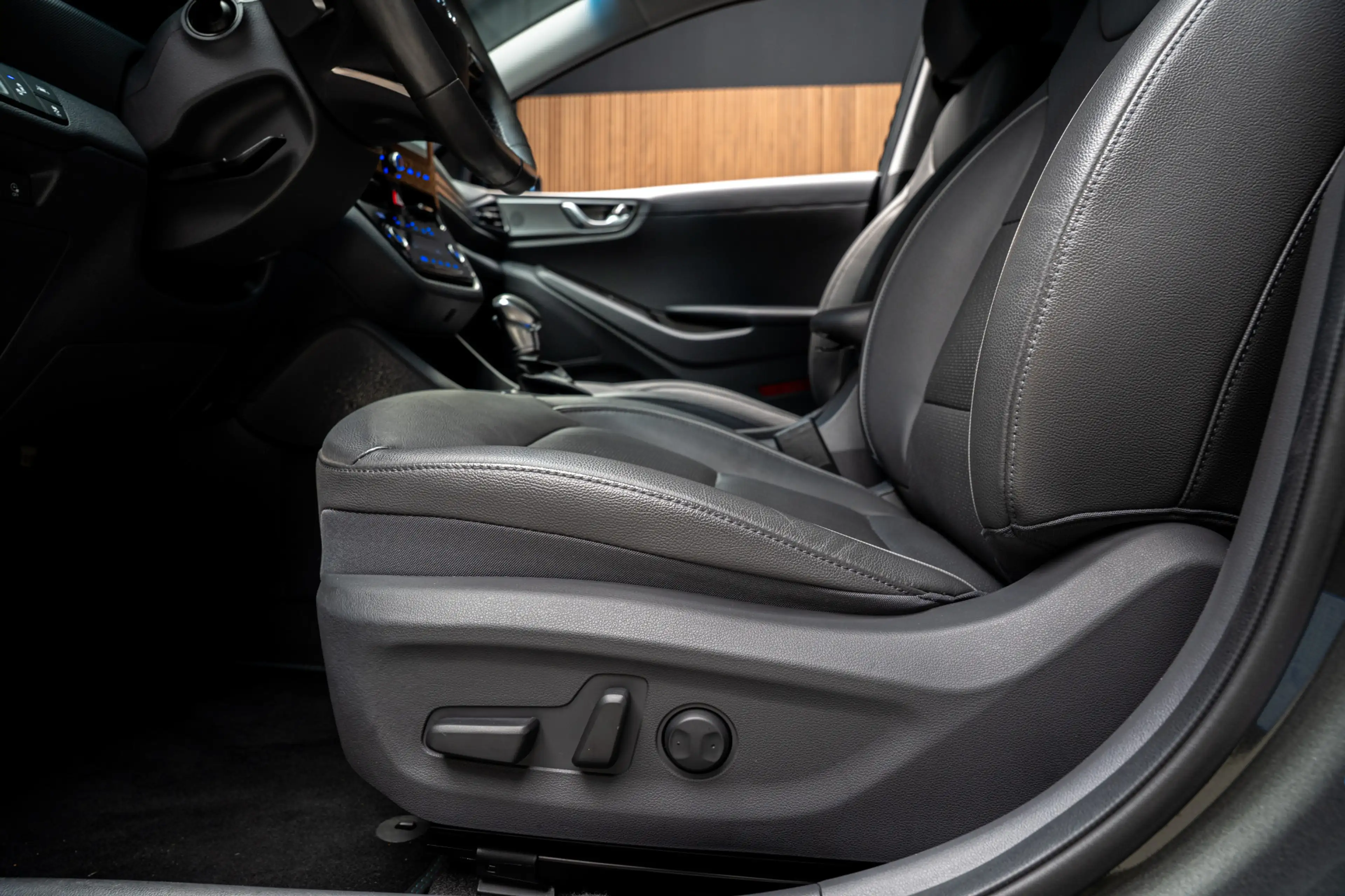 Hyundai IONIQ 1.6 GDi PHEV Navi Leer Camera Infinity Stoelventil — photo 13