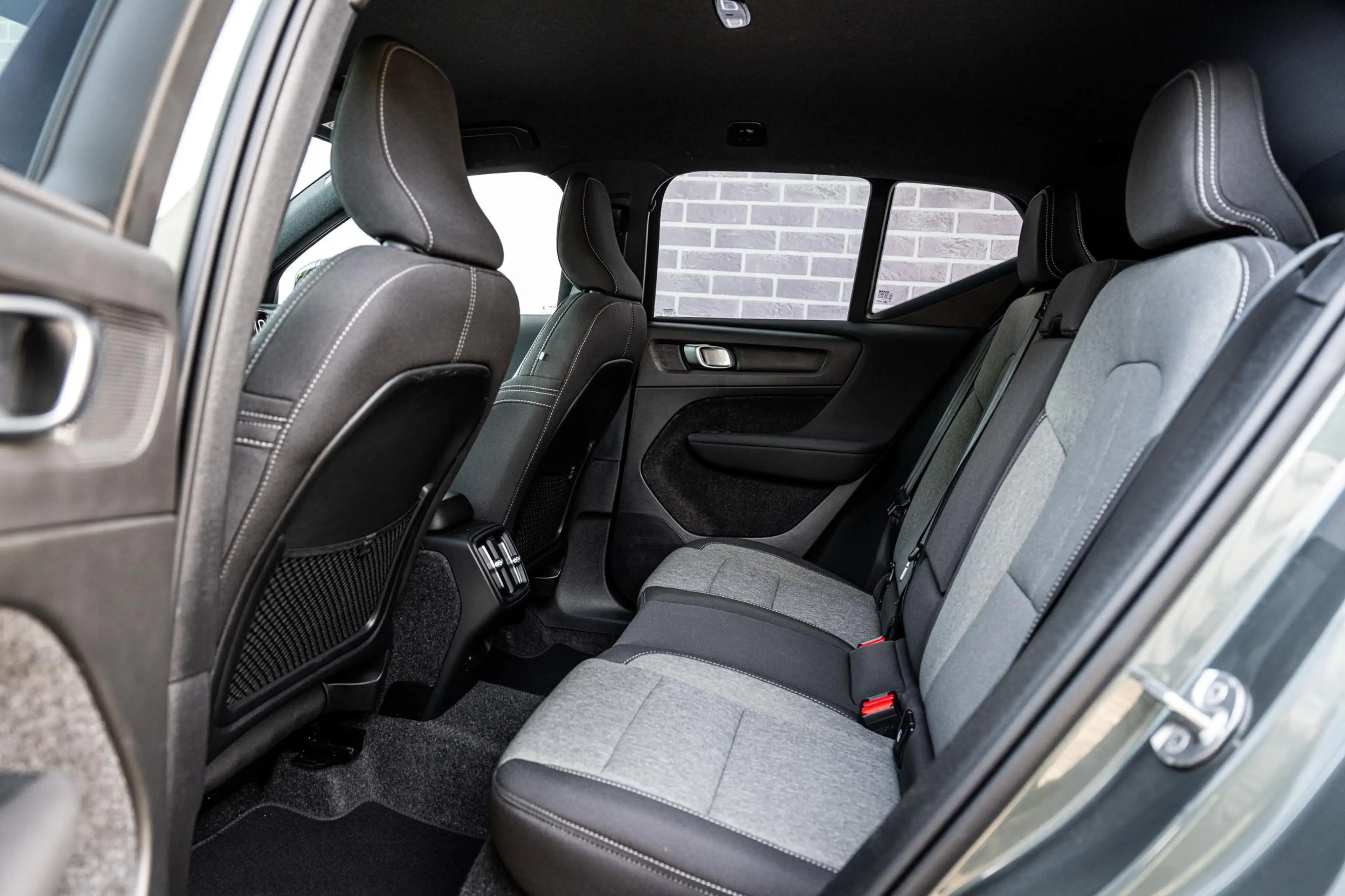 Volvo XC40 2.0 B4 Plus Dark | Trekhaak | Lichtmetalen Velgen — photo 9