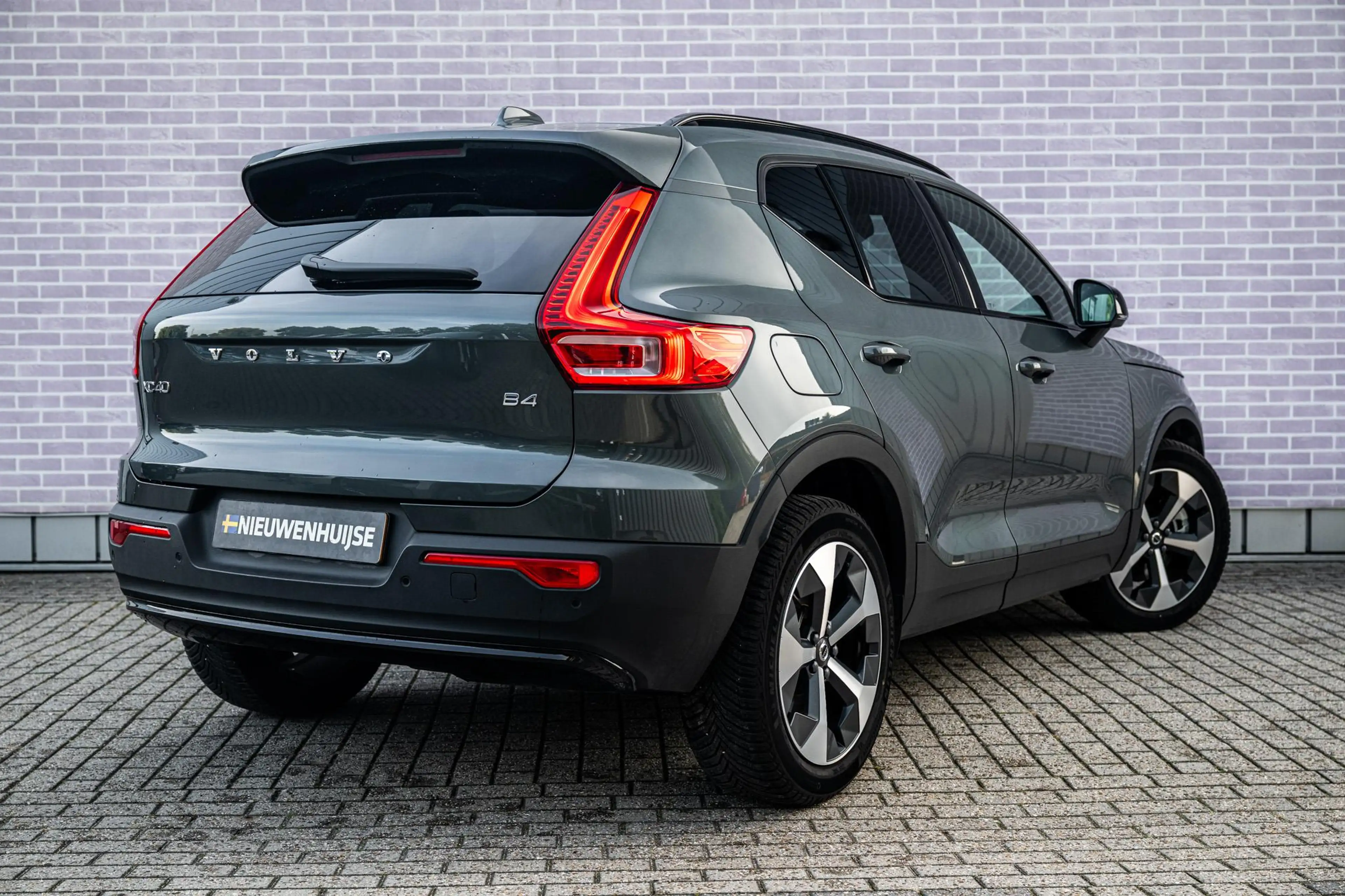 Volvo XC40 2.0 B4 Plus Dark | Trekhaak | Lichtmetalen Velgen — photo 2