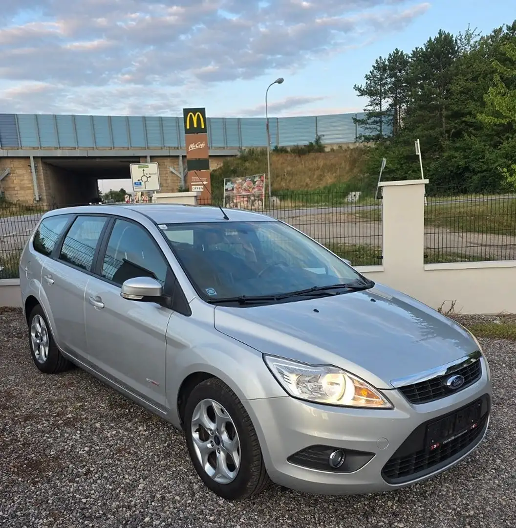 Ford Focus Focus Traveller Trend 1,6 TDCi Silber - 2
