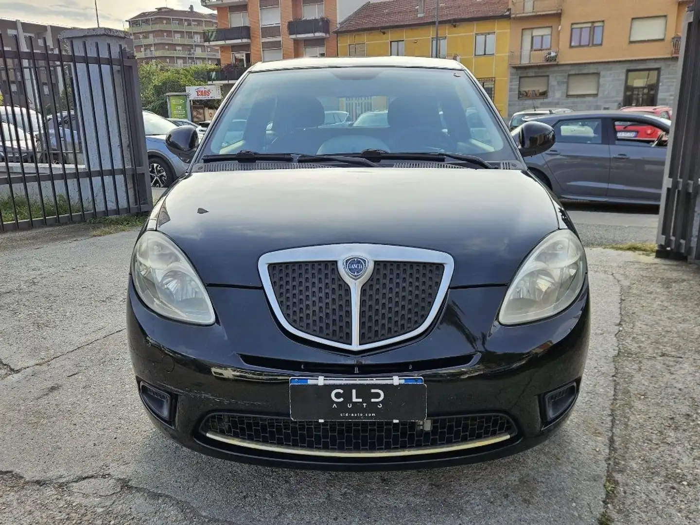 Lancia Ypsilon 1.3 MJT 75 CV Nero - 2