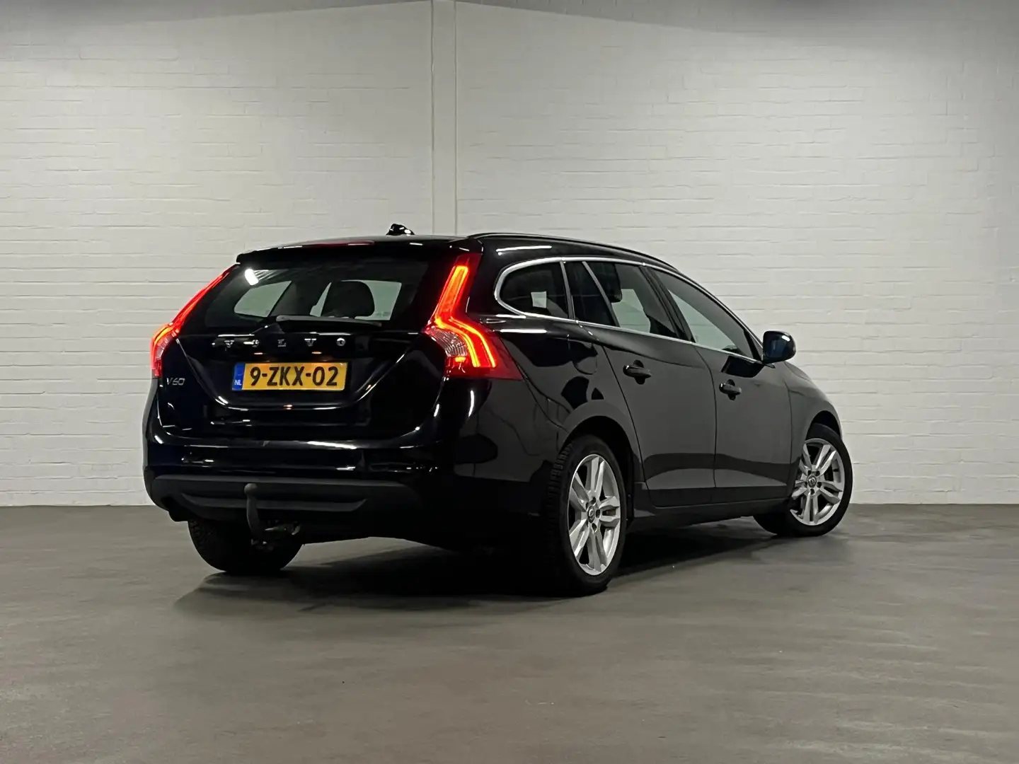 Volvo V60 2.0 D4 Summum Noir - 2