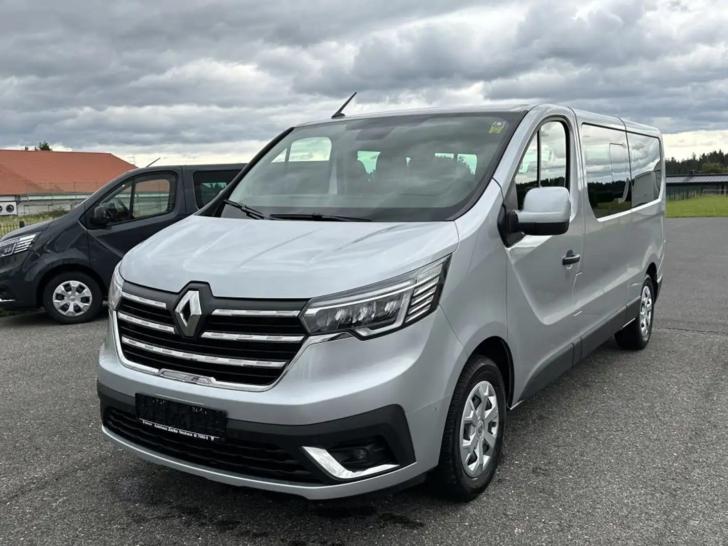 Renault Trafic Blue dCi 150 Grand Life Silber - 1
