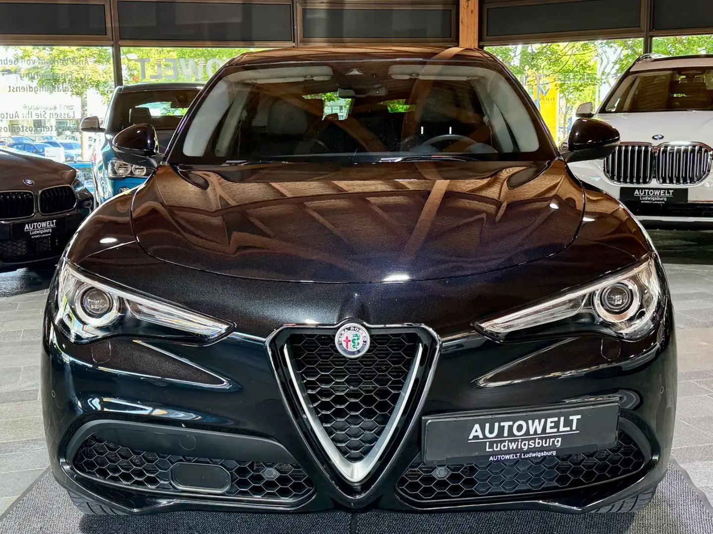 Alfa Romeo Stelvio Super Q4 Automatik MEGA AUSSTATTUNG Nero - 2