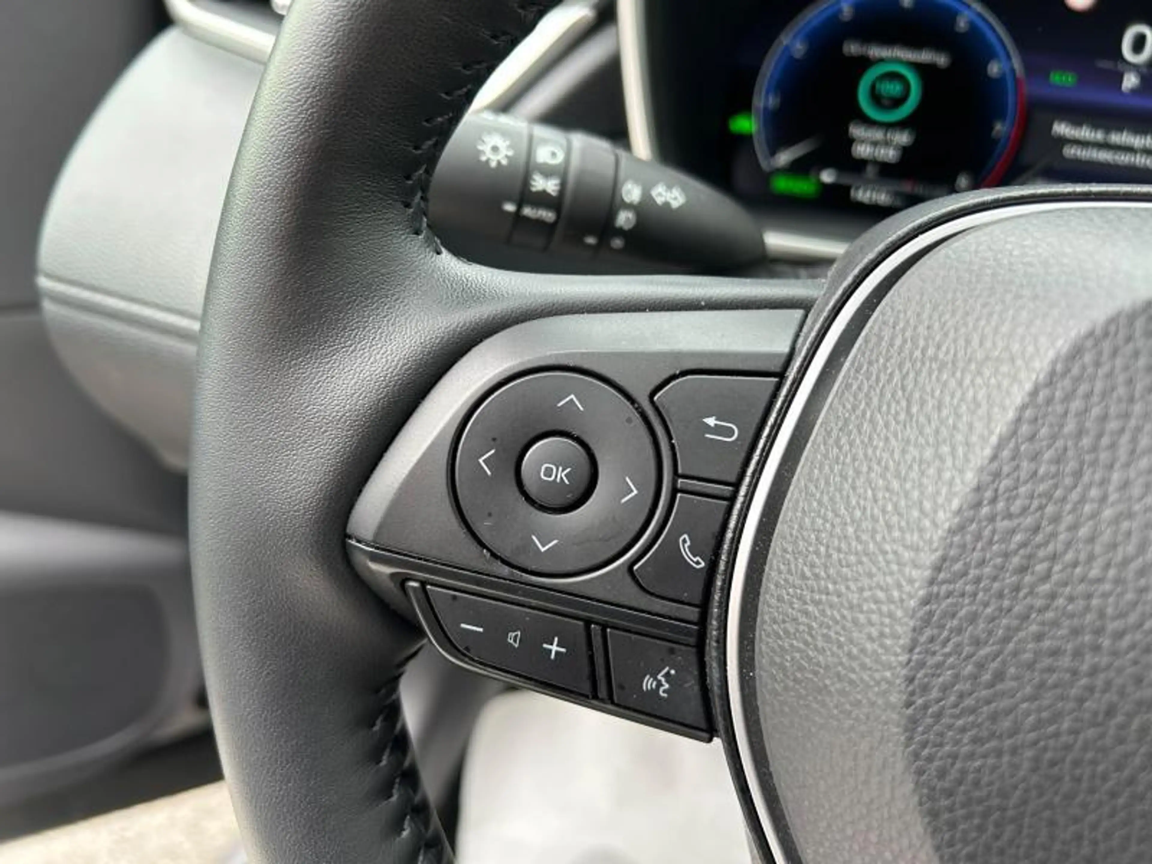 Toyota Corolla Cross 2.0HYB STYLE + SUN PACK — photo 12
