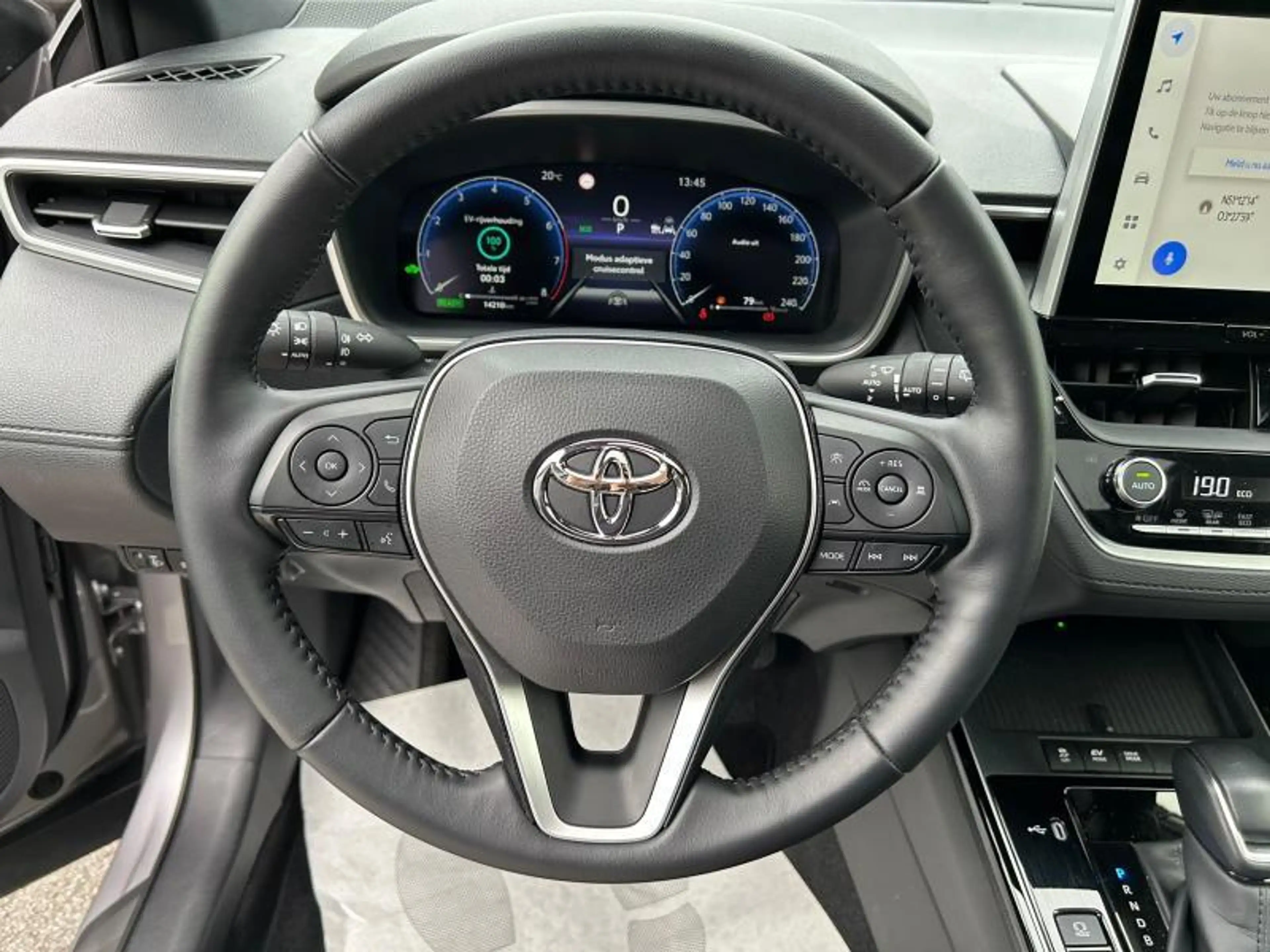 Toyota Corolla Cross 2.0HYB STYLE + SUN PACK — photo 11