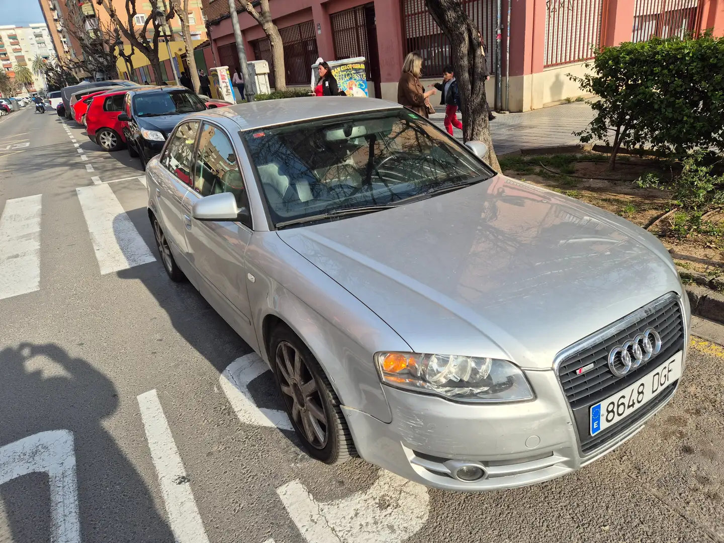 Audi A4 Sline de 140 cv Срібний - 1