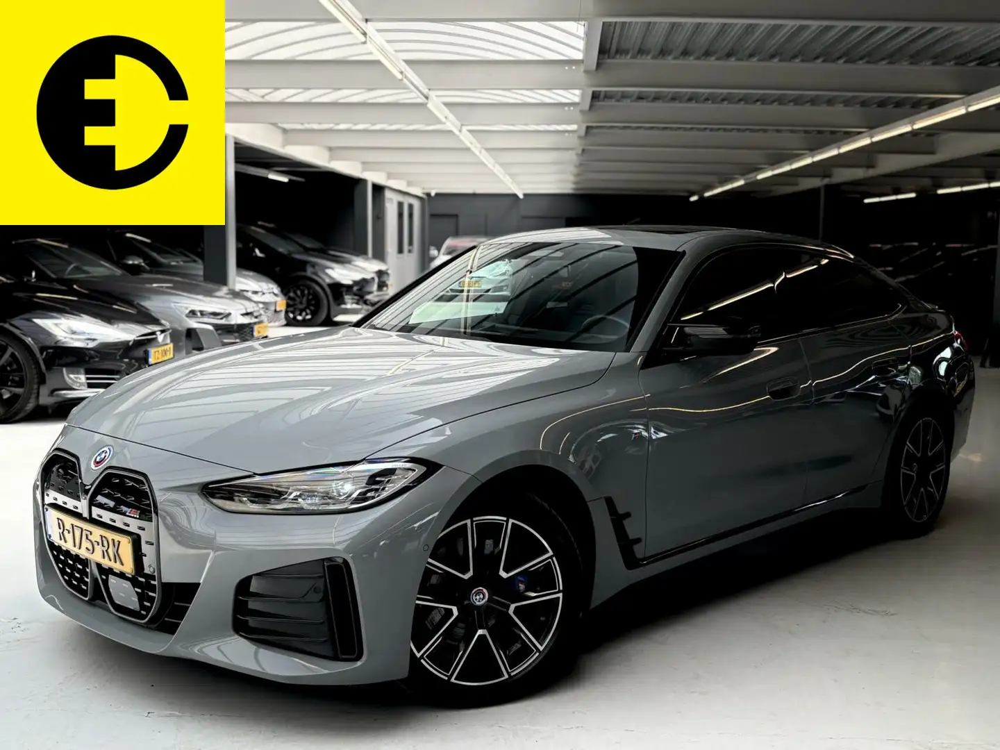BMW i4 M50 84 kWh | M-Sportstoelen | Panoramadak Grijs - 1