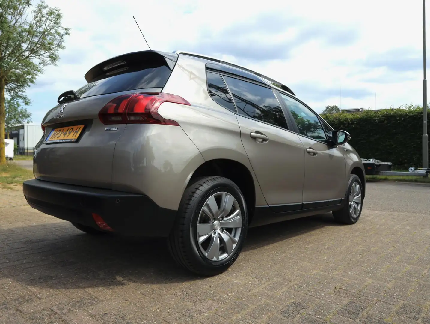 Peugeot 2008 1.2 PureTech Style 1e eigenaar Grijs - 2