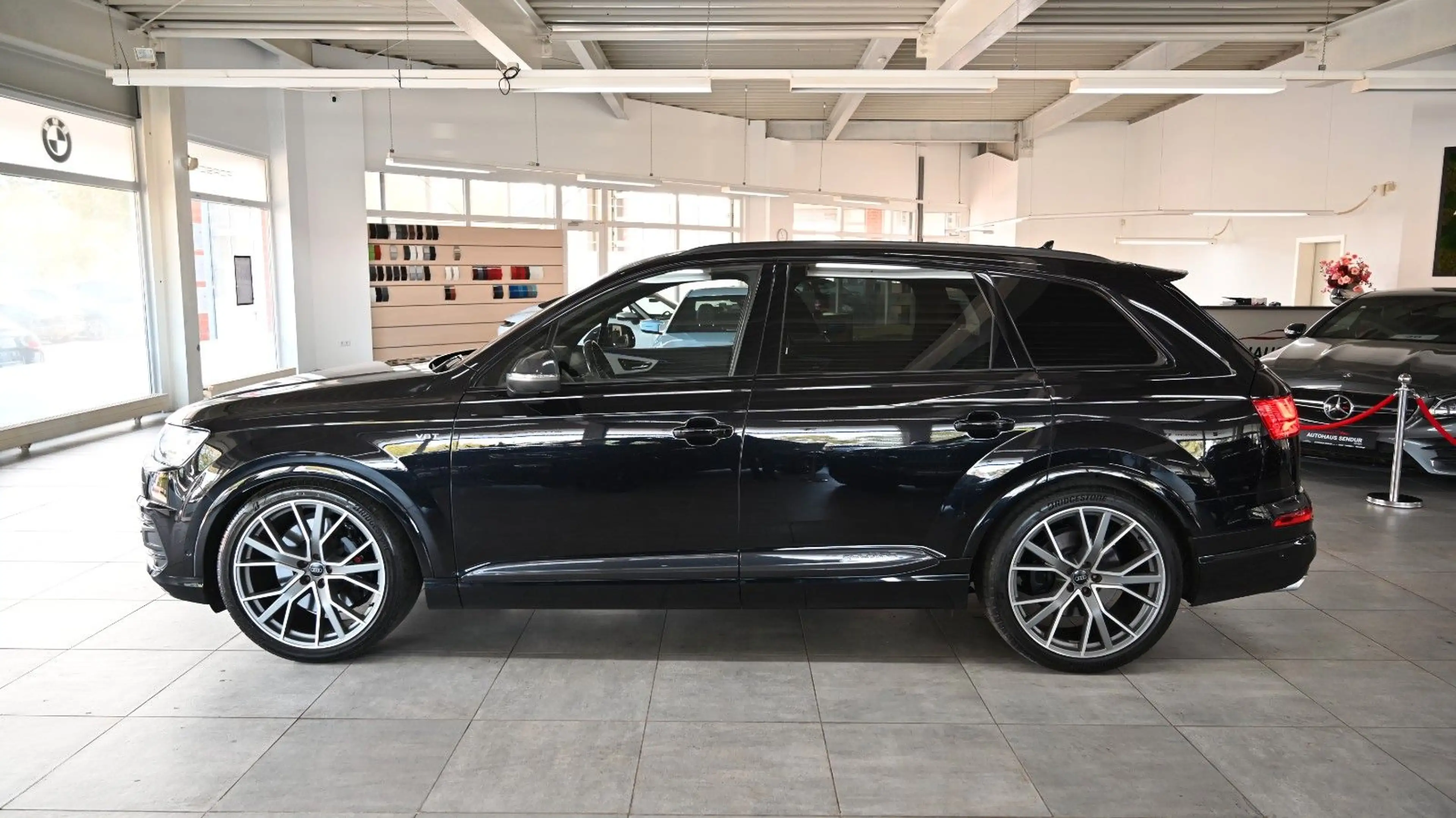 Audi SQ7 4.0 TDI quattro *7-SITZER*AHK*1.HAND — photo 4