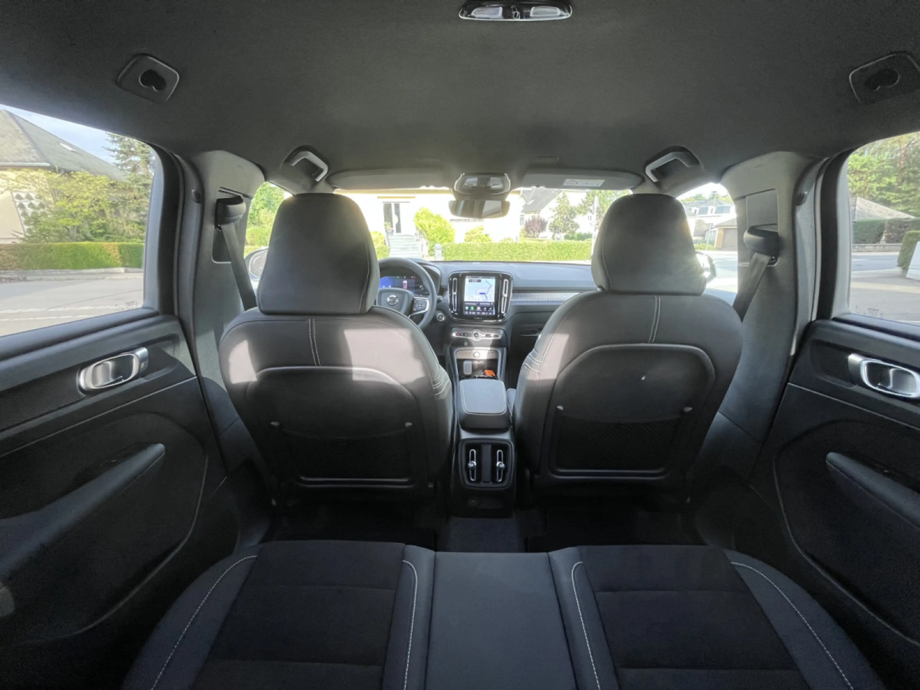 Volvo XC40 B3 Plus Dark DCT — photo 12