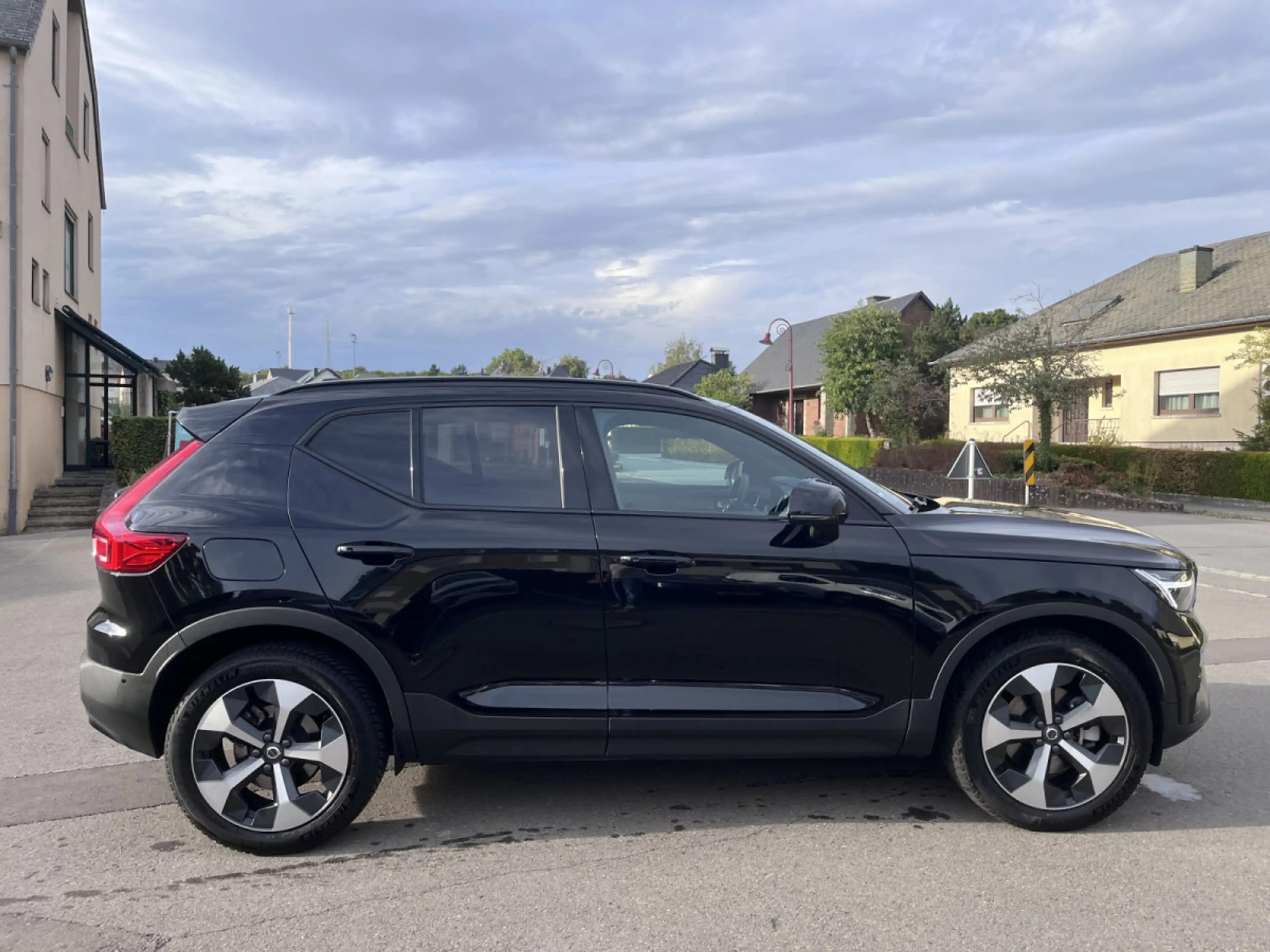 Volvo XC40 B3 Plus Dark DCT — photo 4